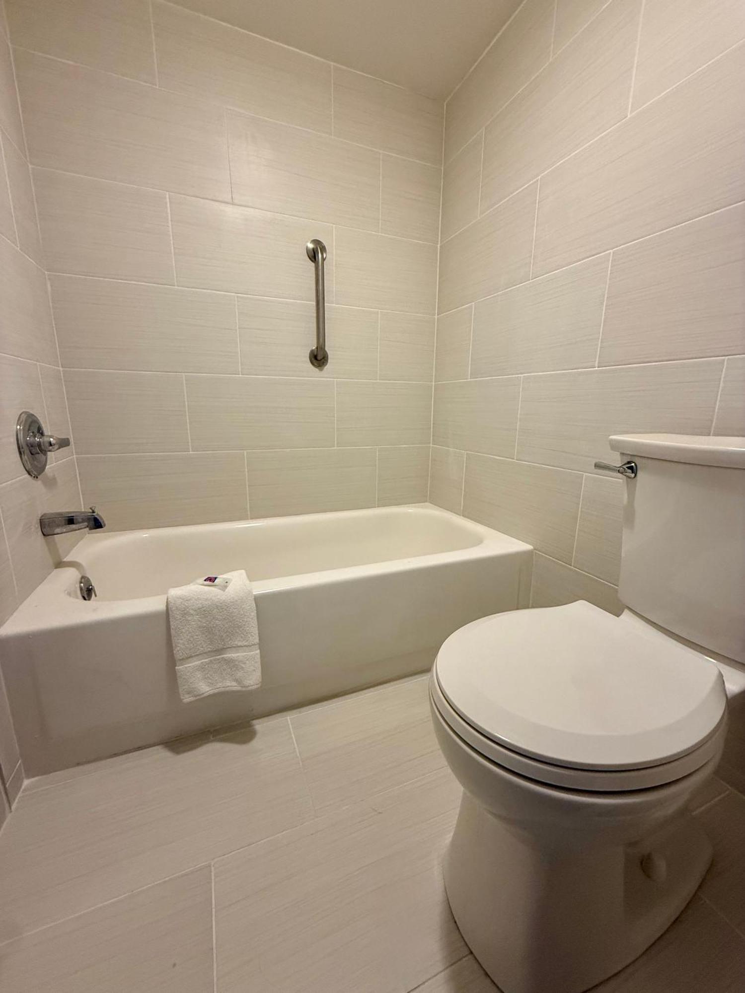 King Suite with Spa Bath - Non-Smoking,1661651590:JPEG