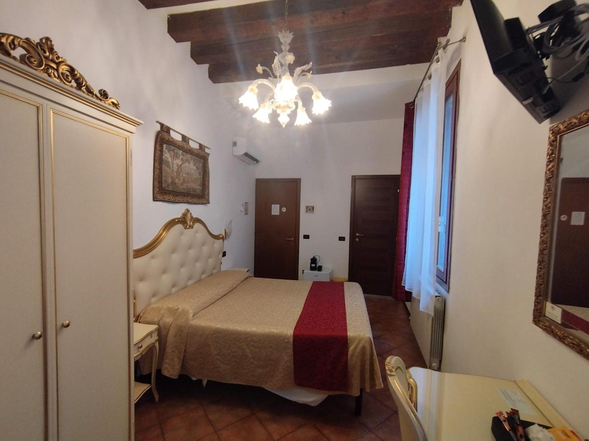 Double Room Private Bathroom