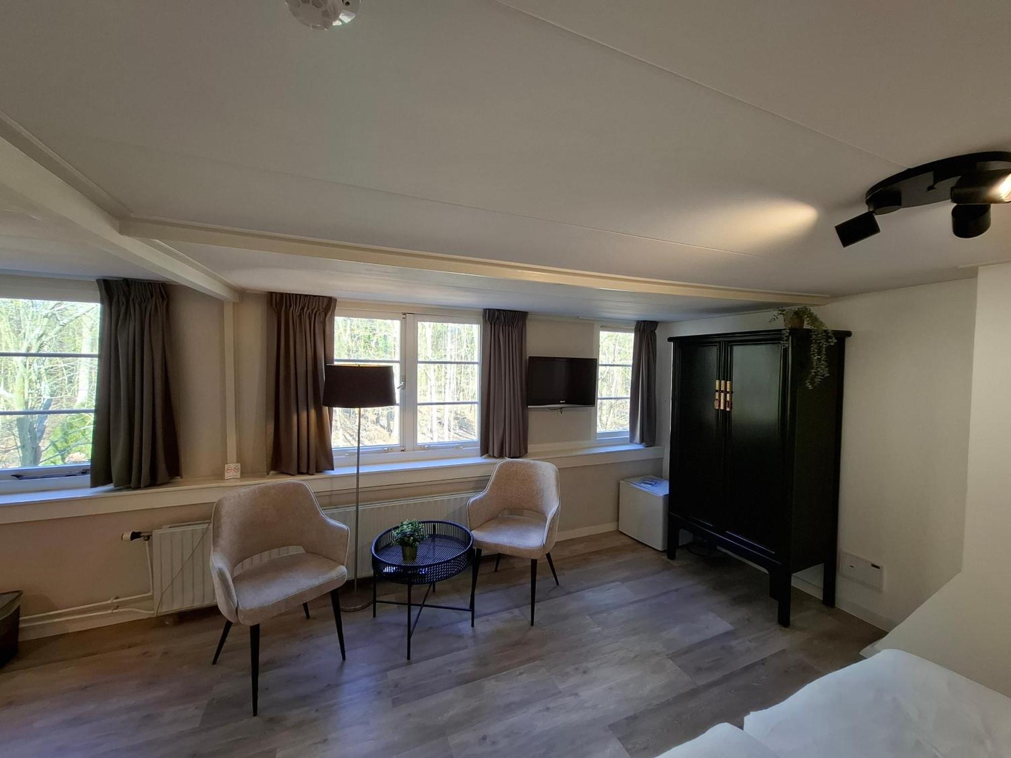 Deluxe Room,1646329036:JPEG