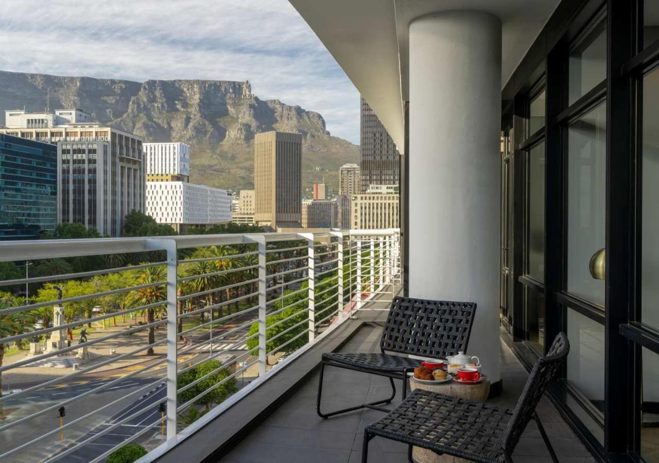 Deluxe Two-Bedroom Apartment with Balcony,1648940349:JPEG