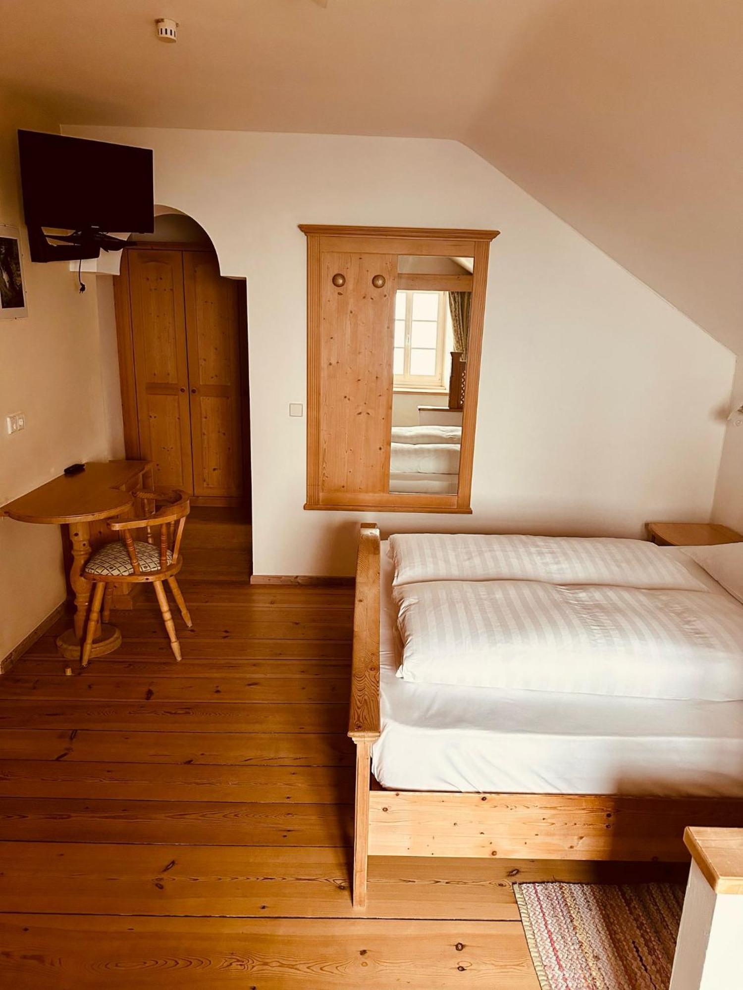 Large Double Room,1650878621:JPEG