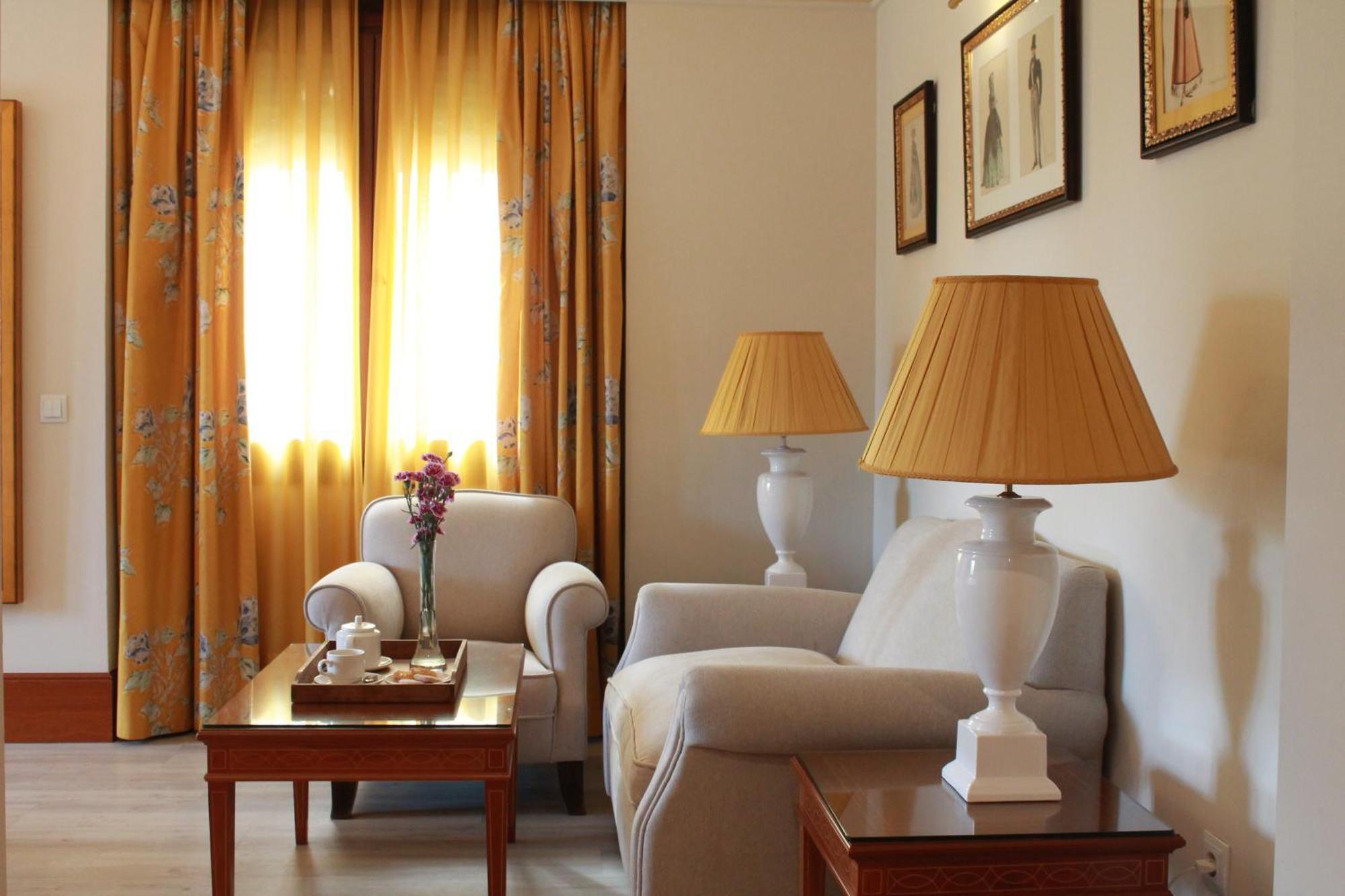 Deluxe Double or Twin Room with City View,1651163823:JPEG