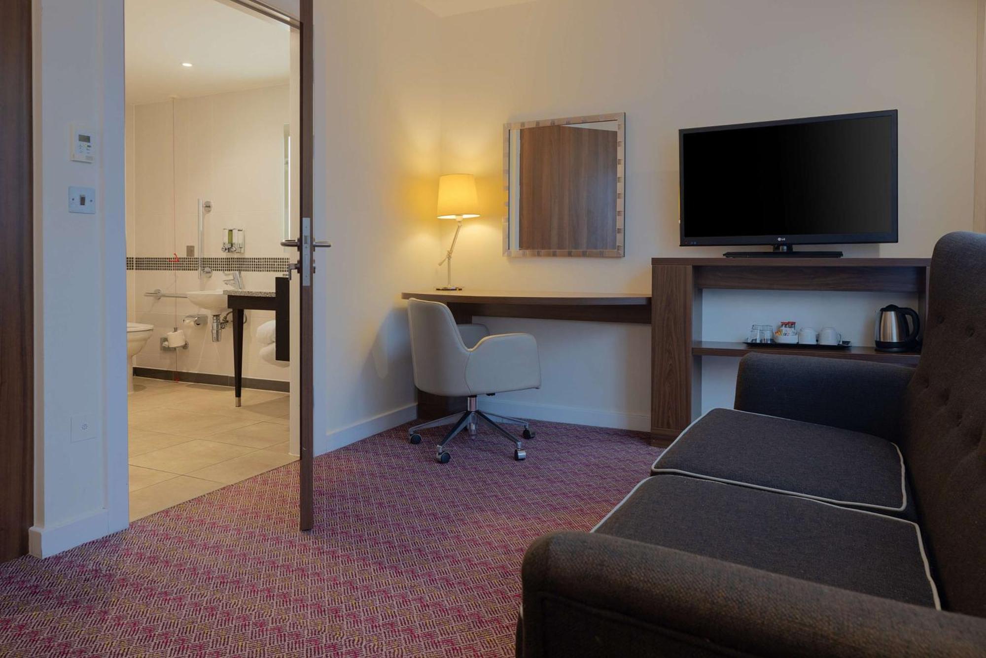Queen Room Accessible