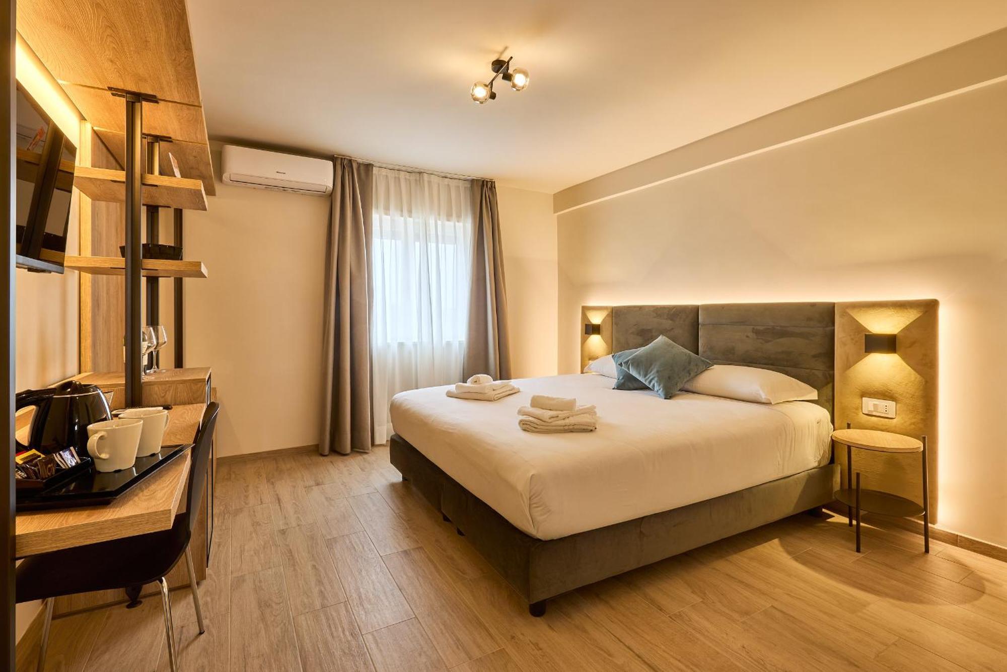 Deluxe Room,1658082814:JPEG