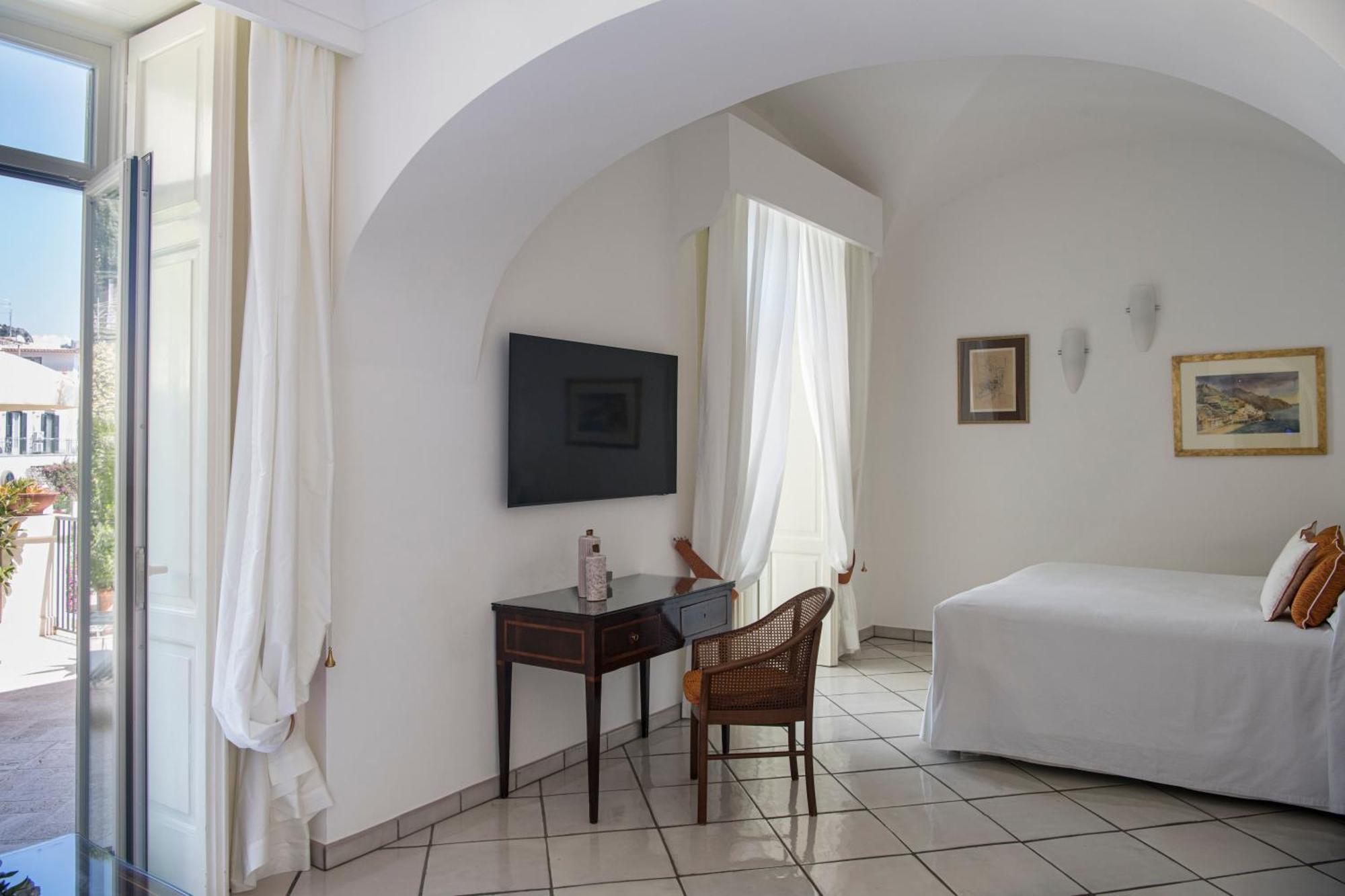 Executive Double Room Partial Sea View