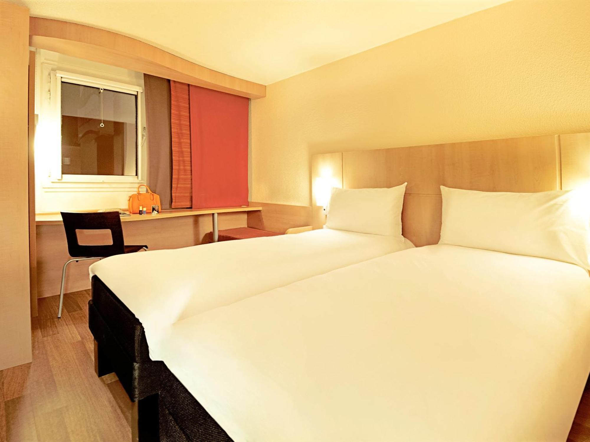 Standard Room with 2 singles bed and 1 child bed,1663754620:JPEG