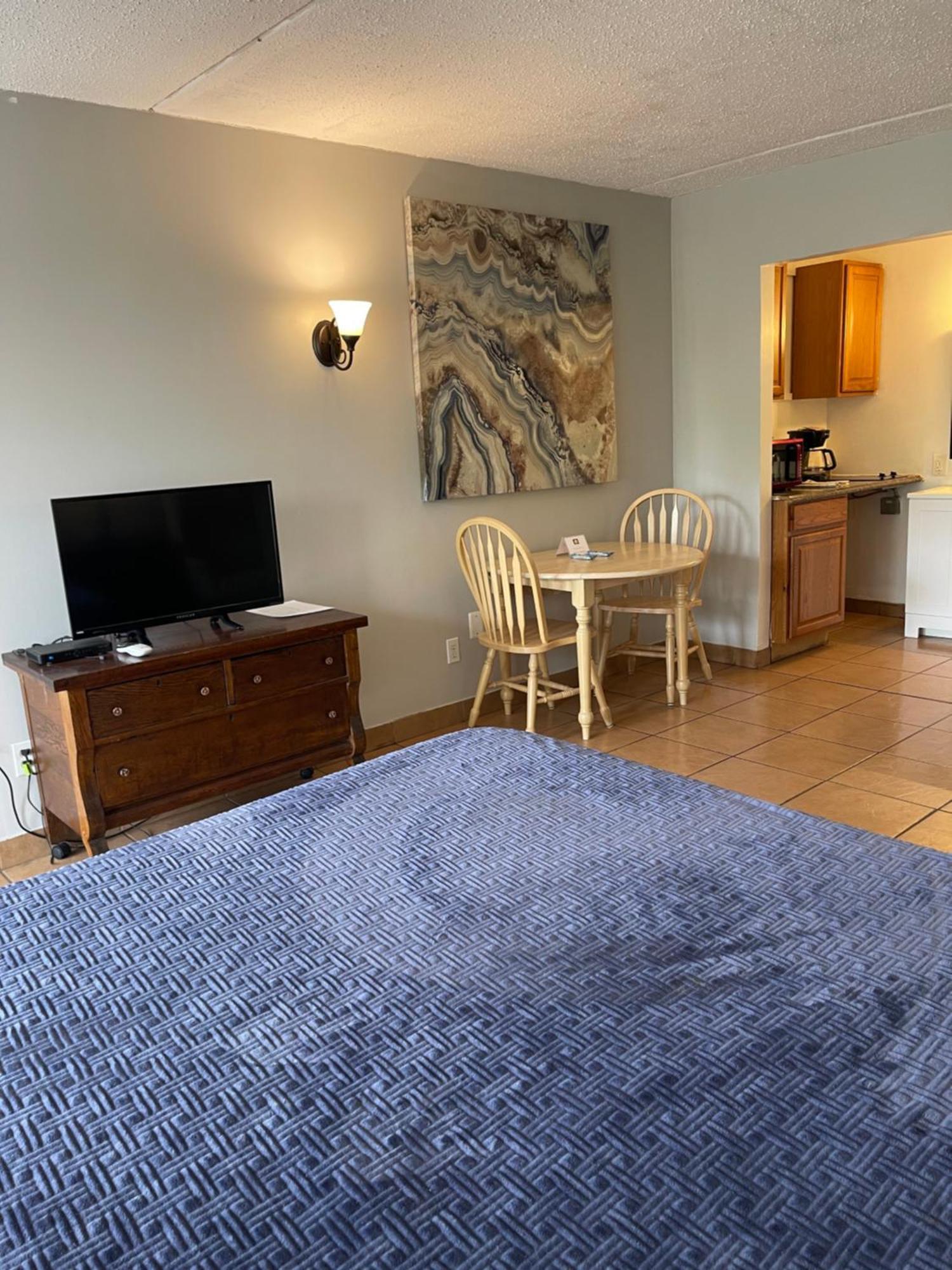 Deluxe Queen Suite