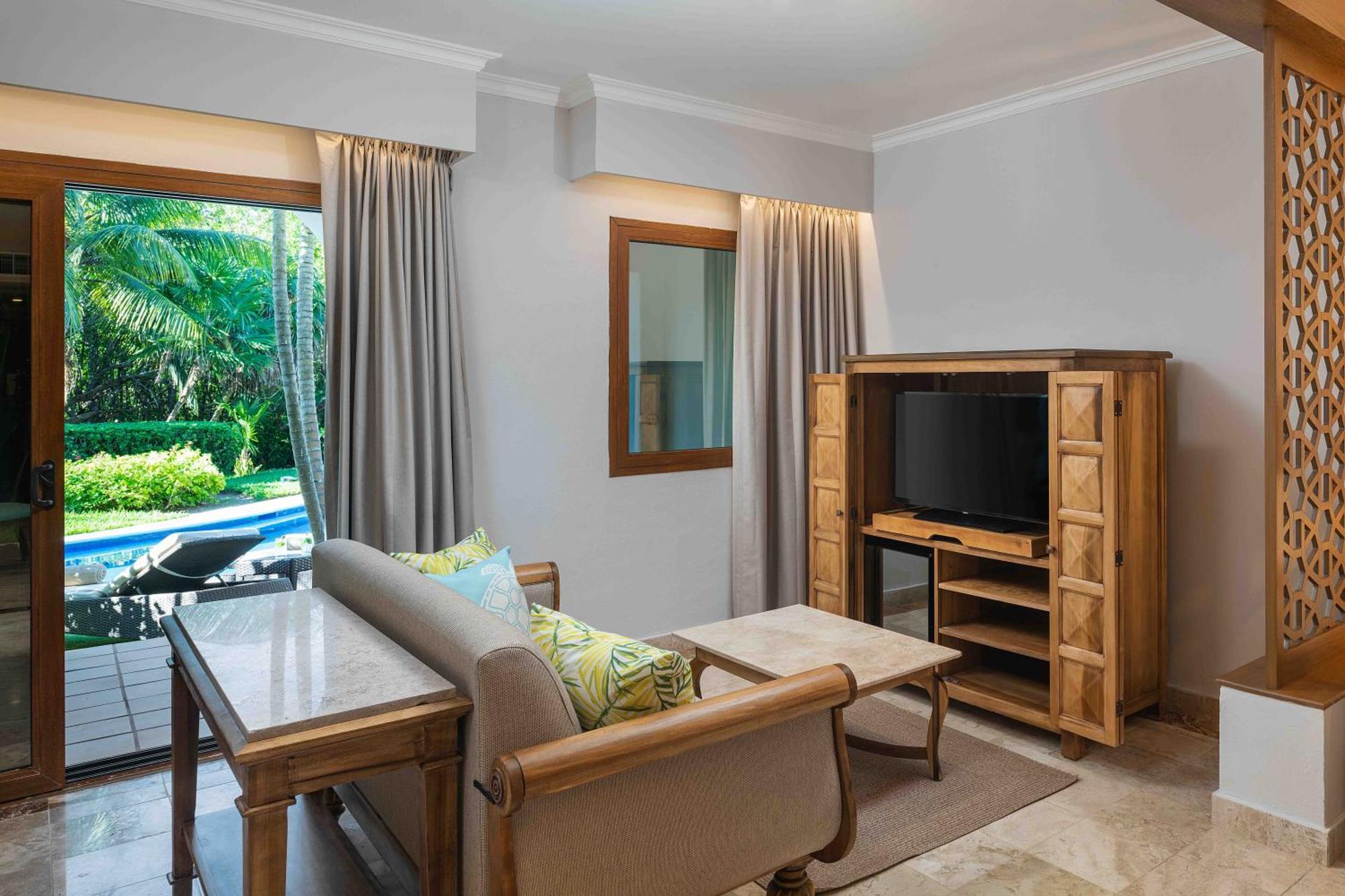 Golden Junior Suite - Swim Up,1672564917:JPEG