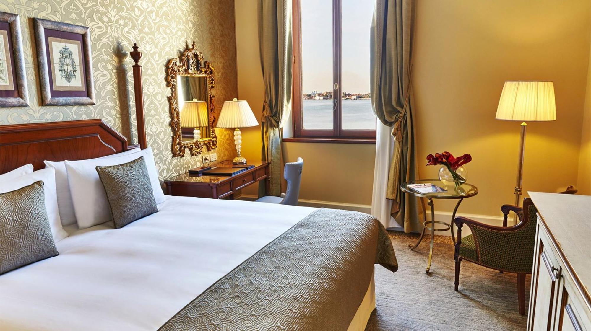 Grand Deluxe Room Lagoon View