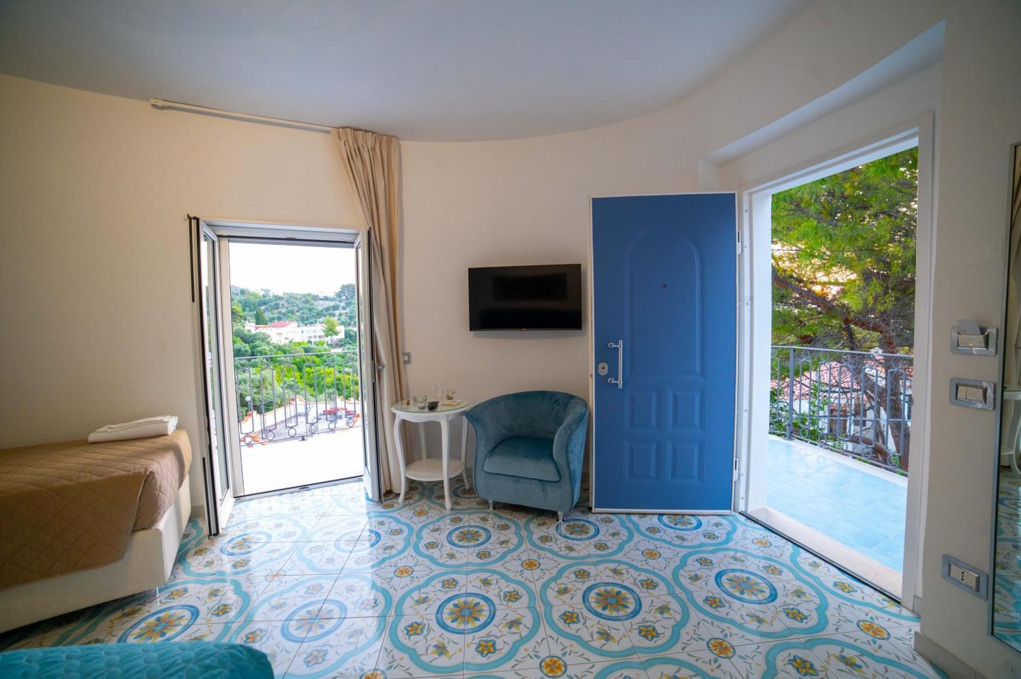 Triple Room Terrace Annex