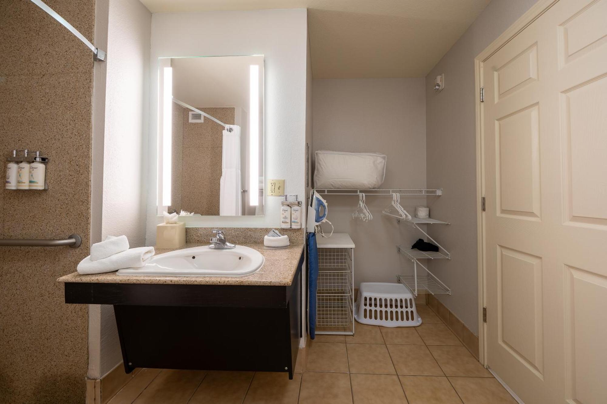 One-Bedroom King Room Mobility Accessible Tub Non-Smoking