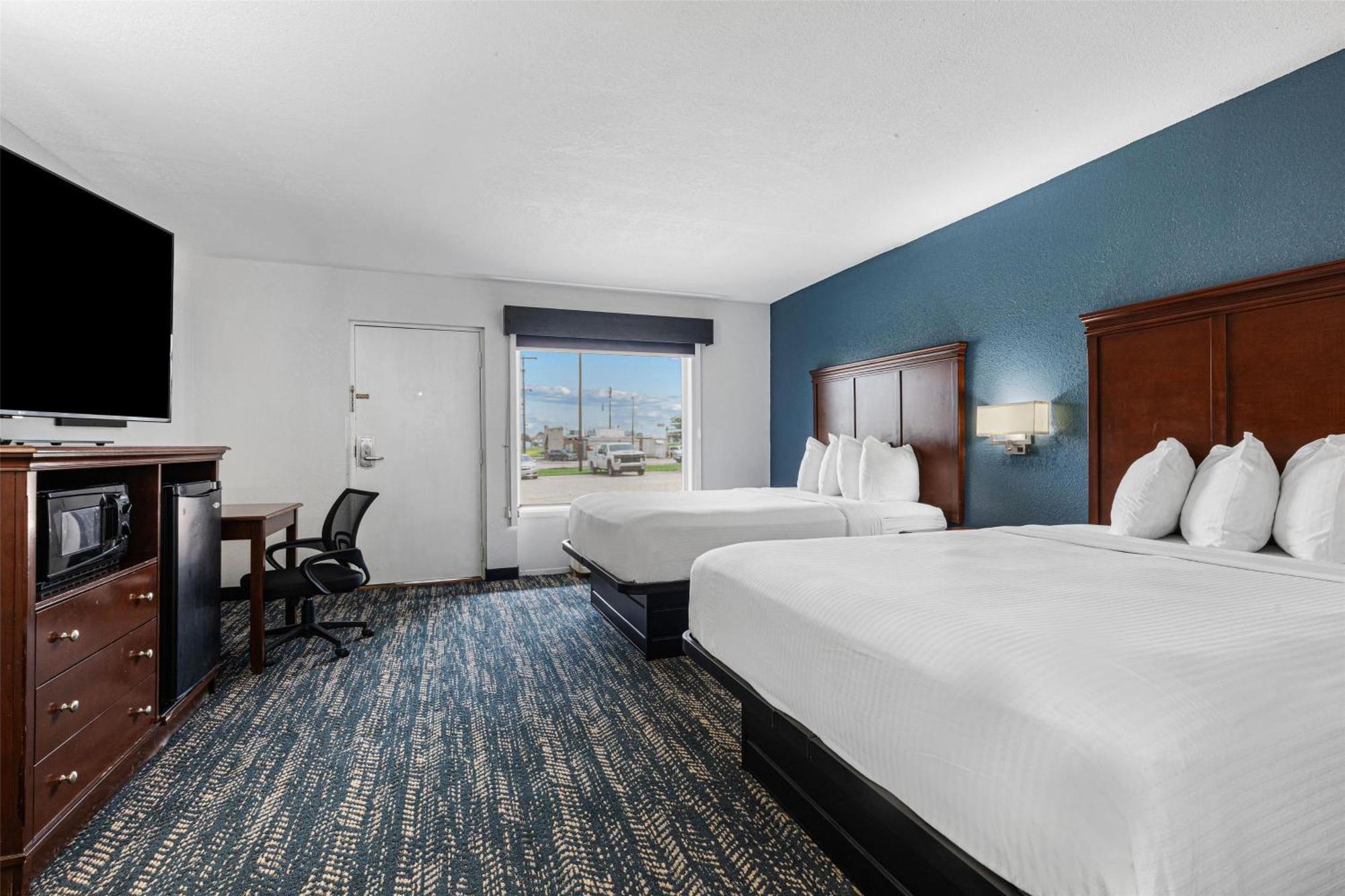 Queen Room with Two Queen Beds - Non-Smoking,1688838273:JPEG