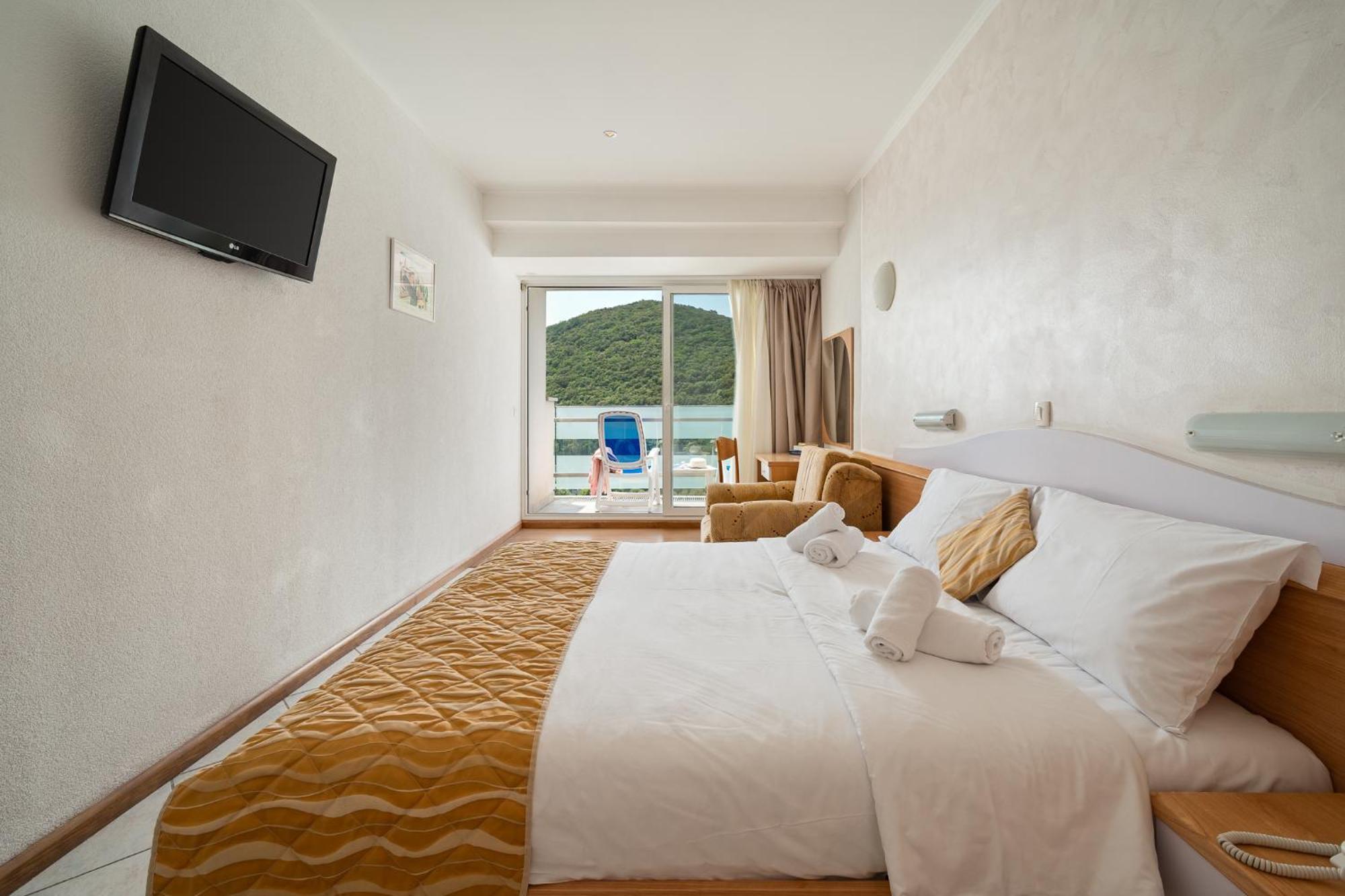Double or Twin Room Side Sea View
