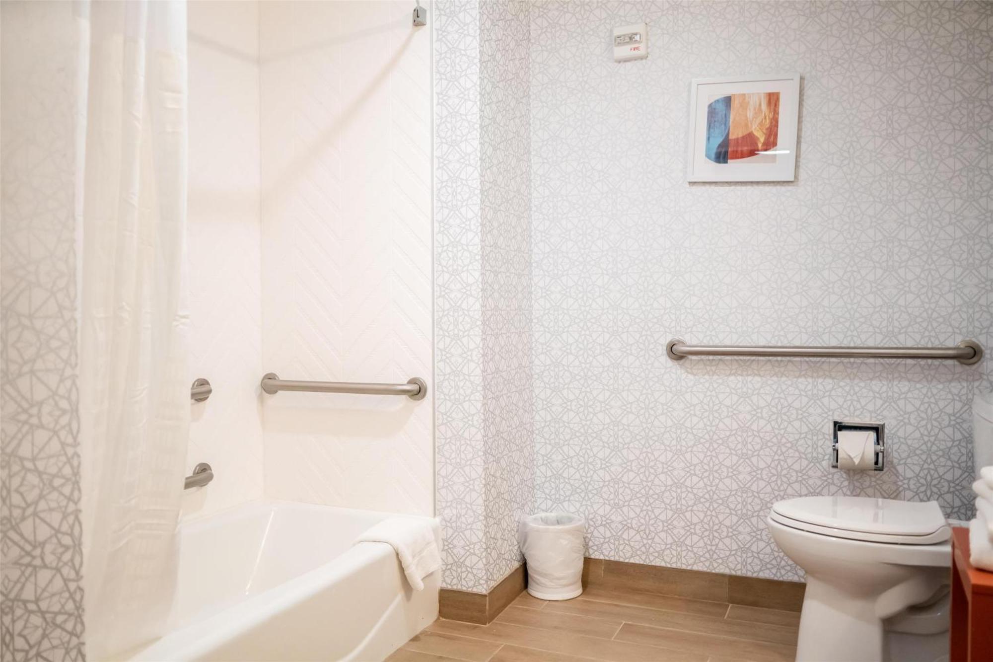 King Room - Mobility Access/Non-Smoking,1697848950:JPEG