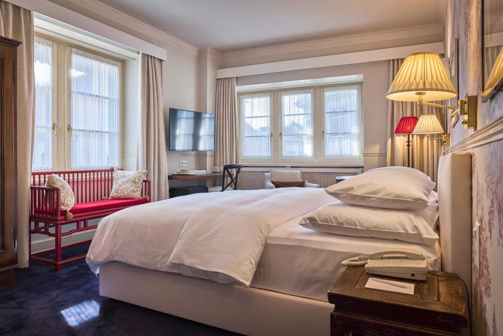 Superior Corner Room