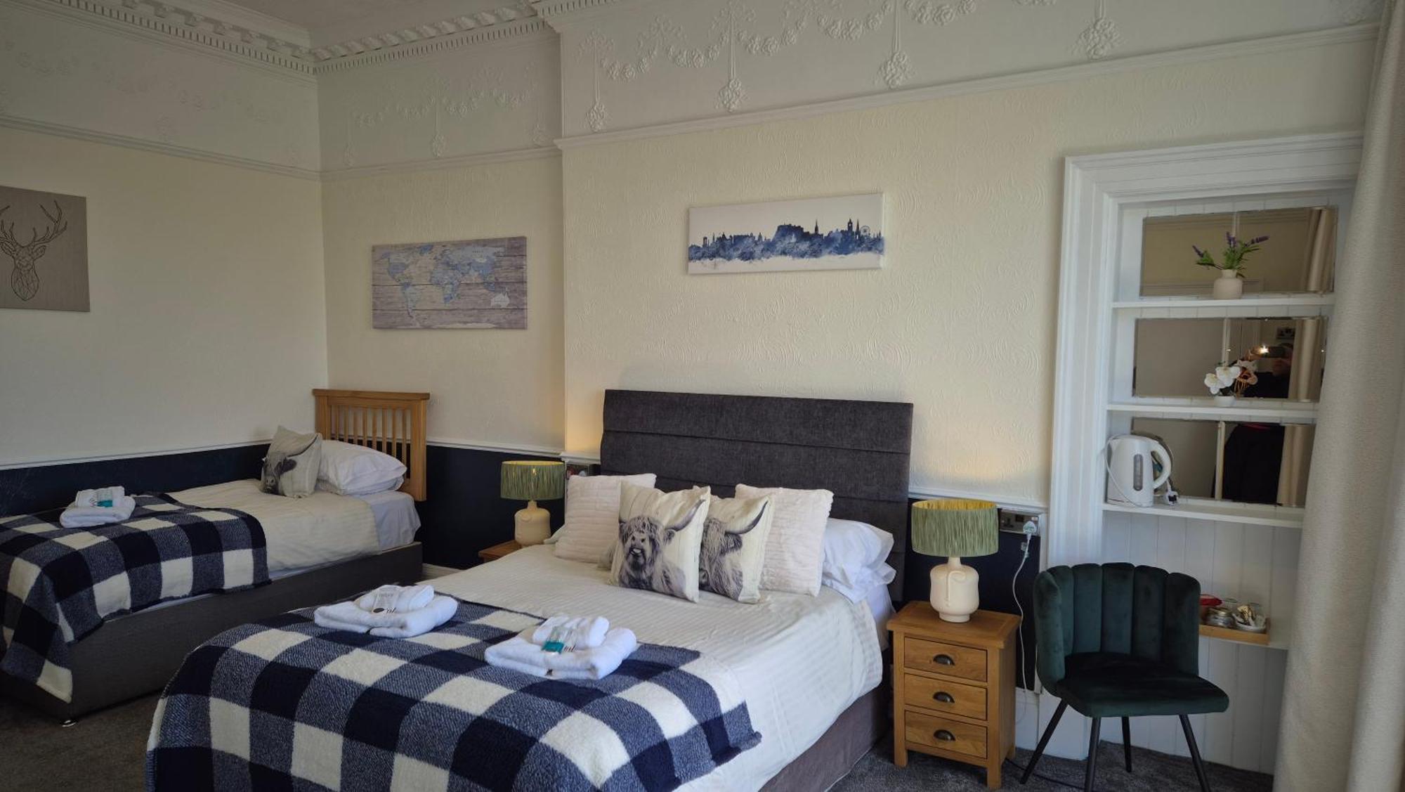 Triple Room with City View
