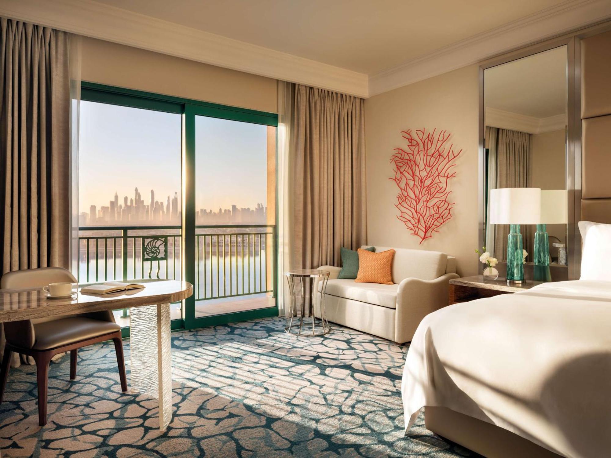 Palm Queen Room