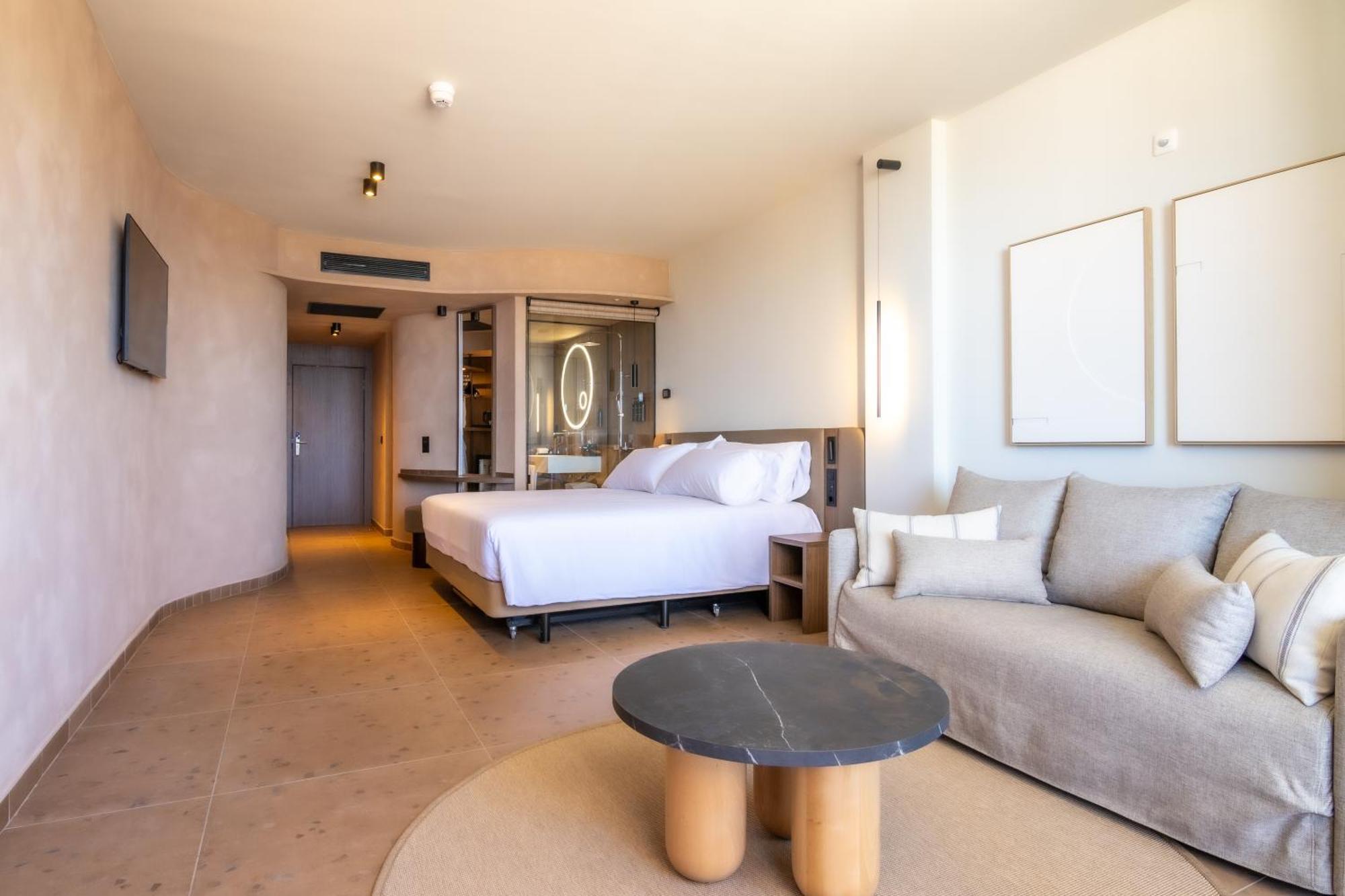 Junior Suite Deluxe (1 Adult)
