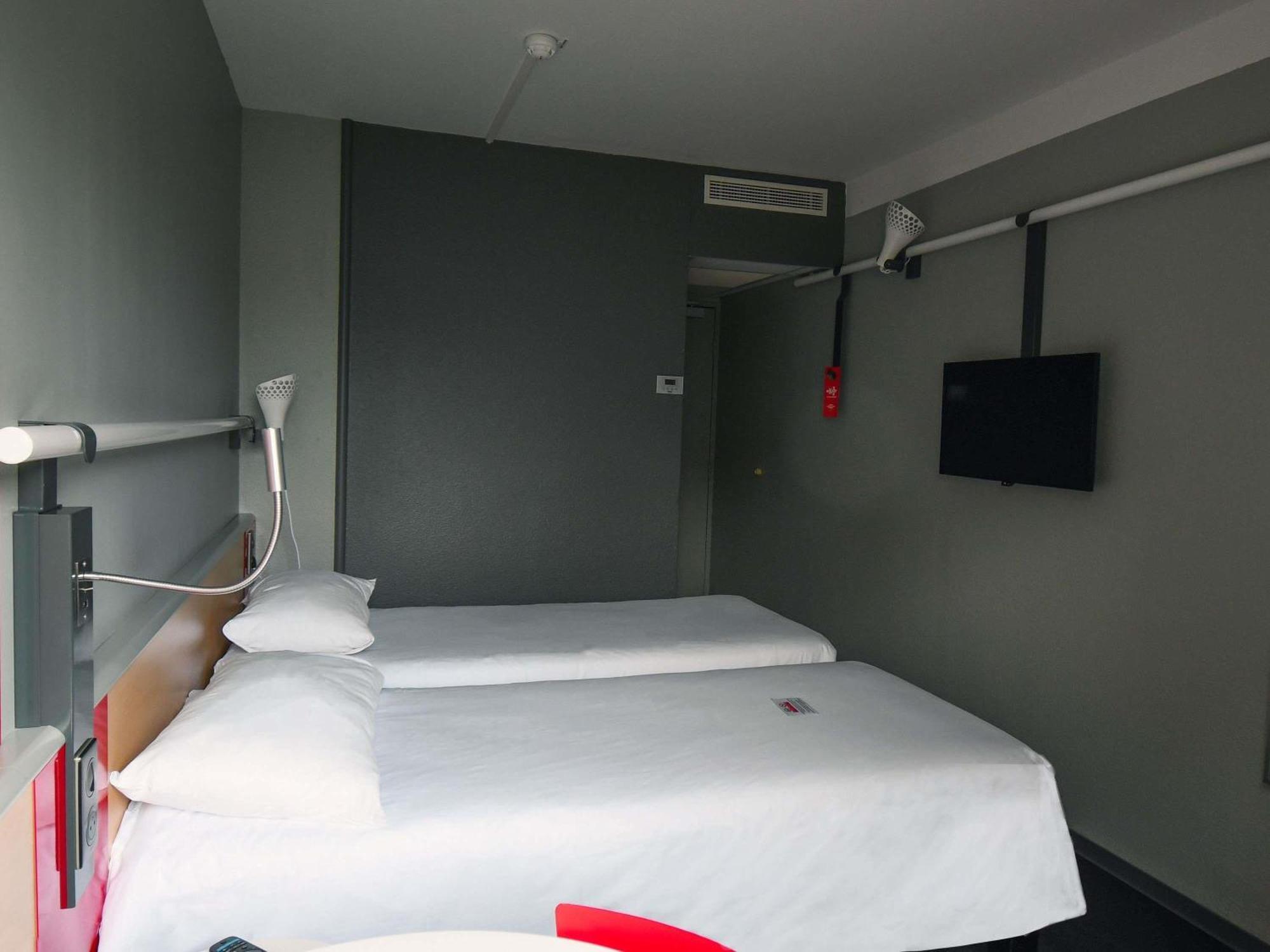 Standard Room with Two Single Beds,1704988436:JPEG