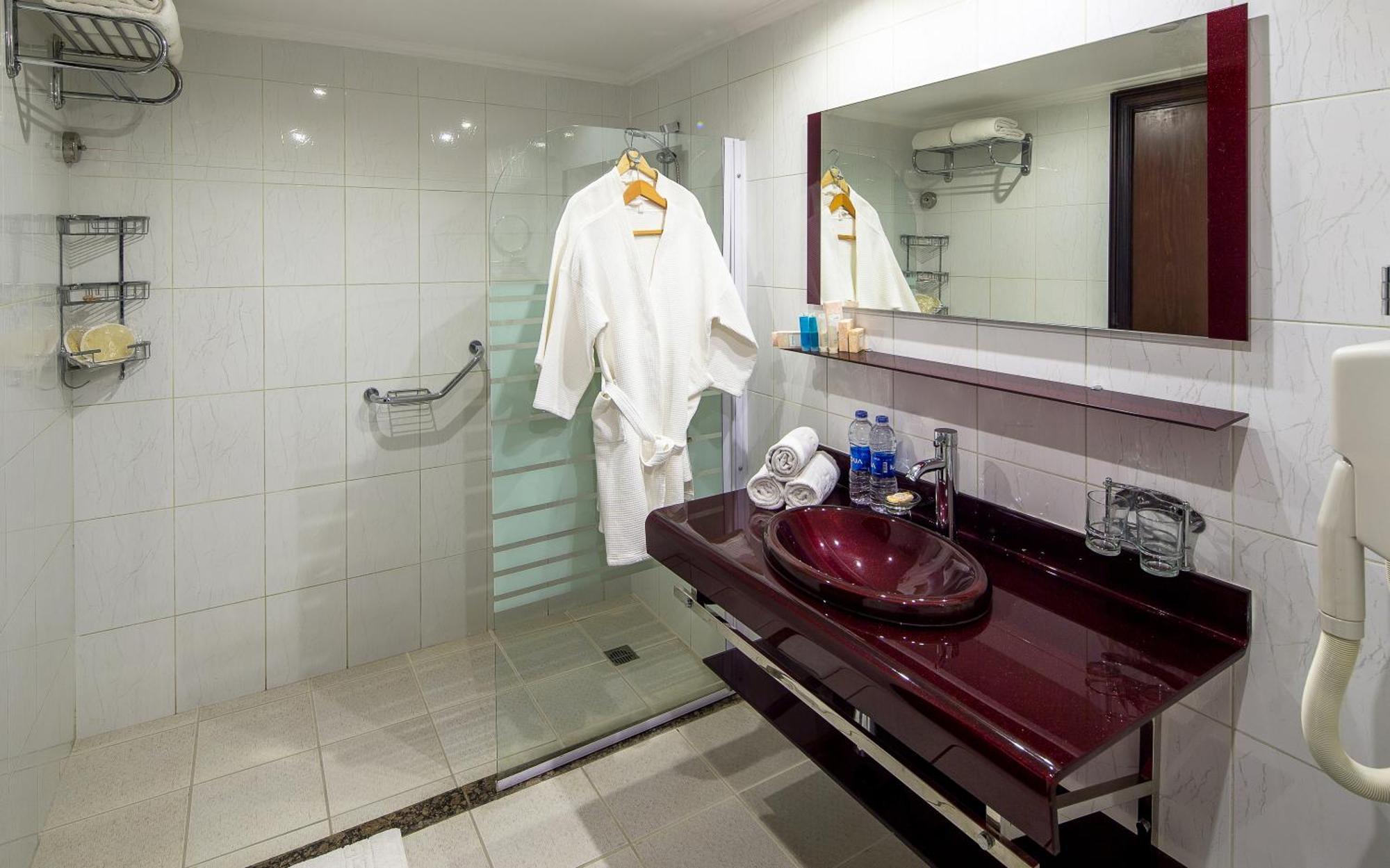 Family Room,1705009807:JPEG