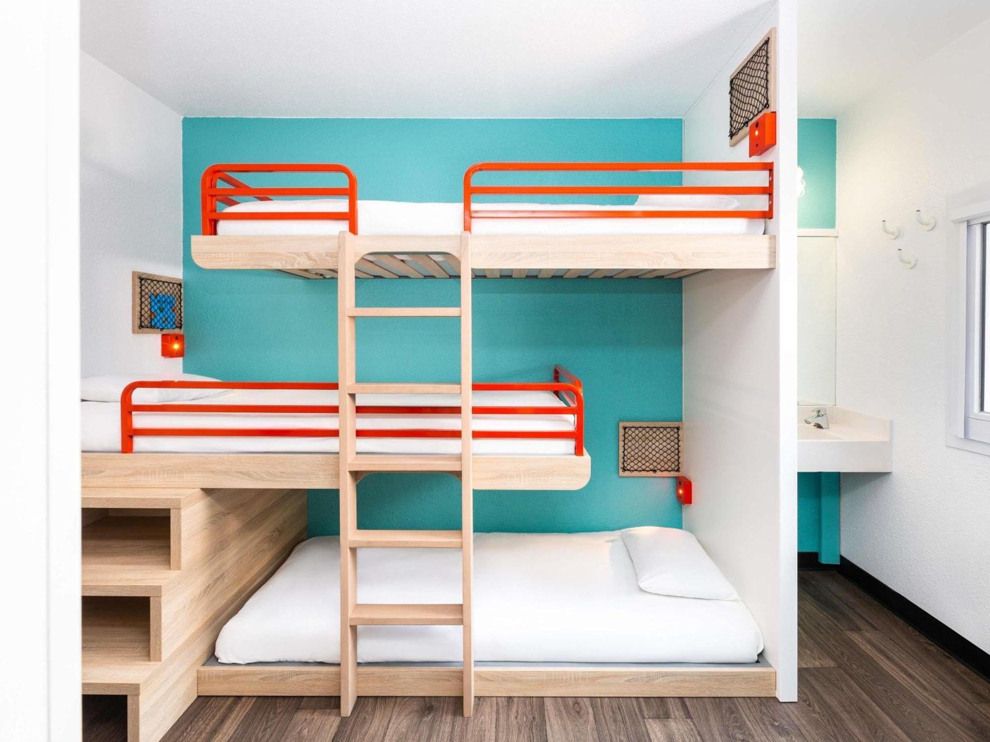 Lit dans Dortoir pour Hommes de 6 Lits