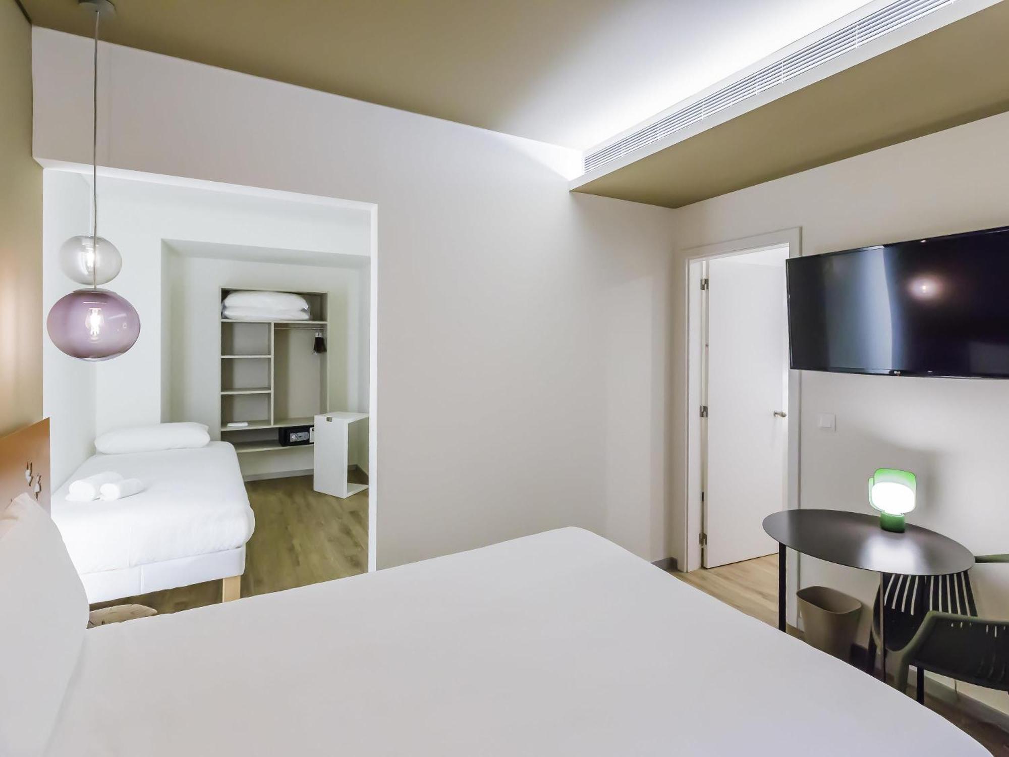 Superior Room One Queen Bed One Single Bed