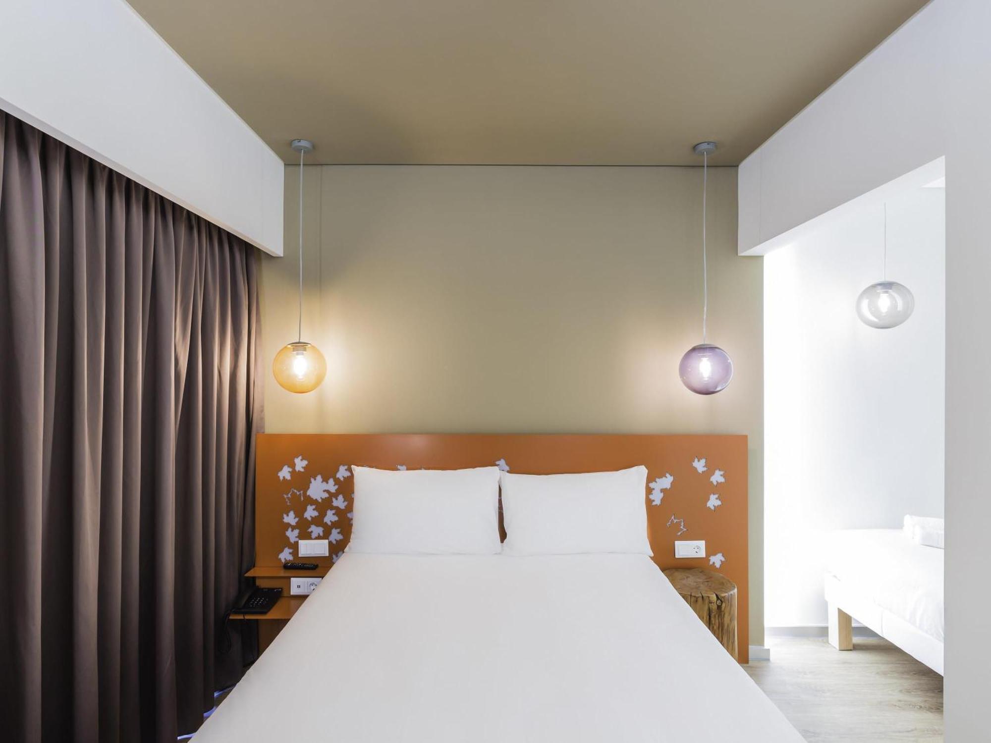 Superior Room One Queen Bed One Single Bed