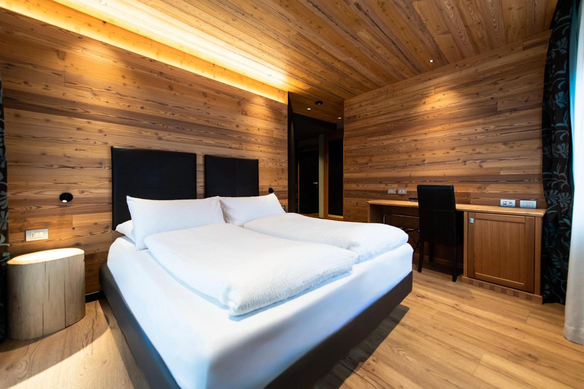 Double Room with Balcony,1706818728:JPEG