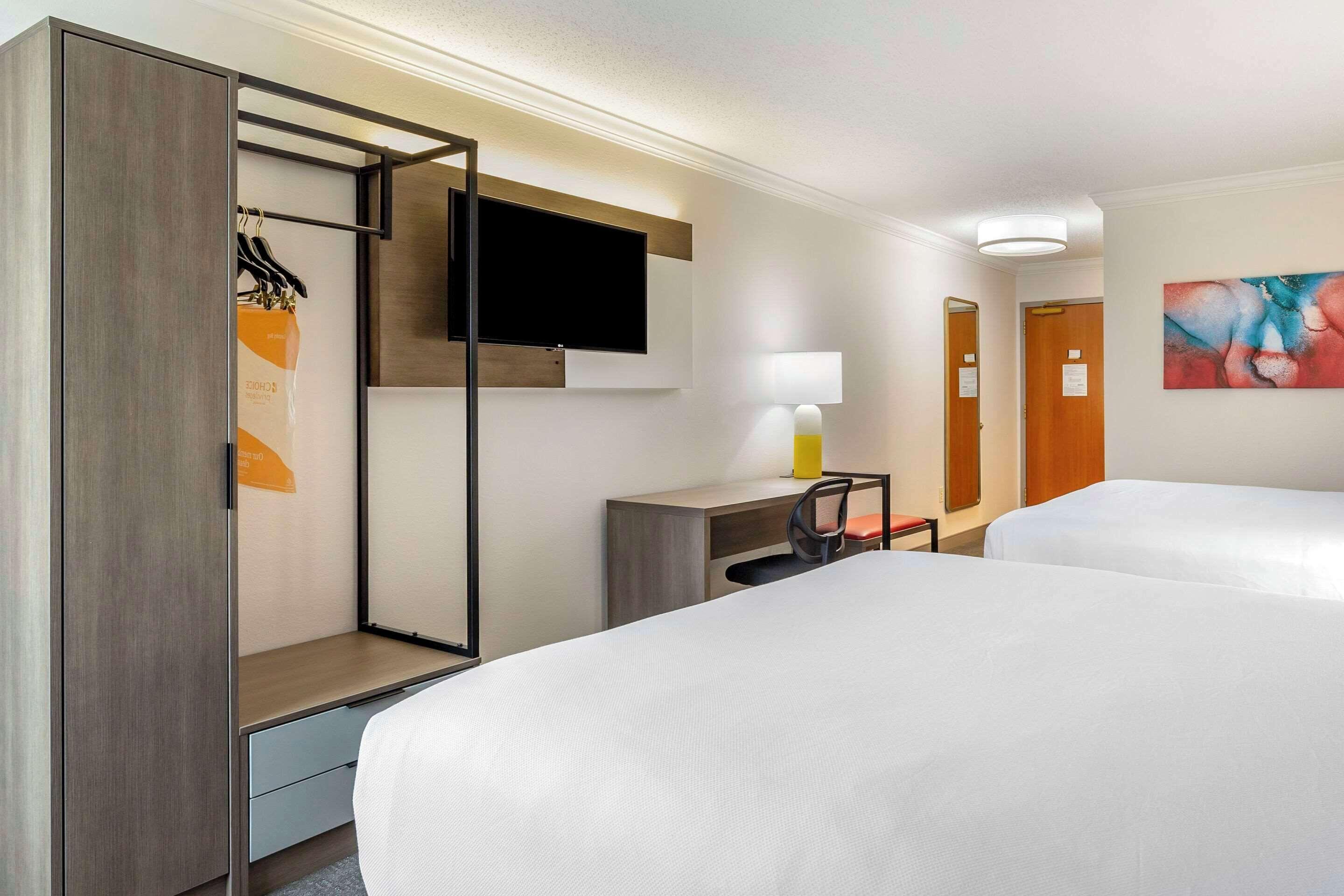 Standard Queen Room with Two Queen Beds - Non Smoking