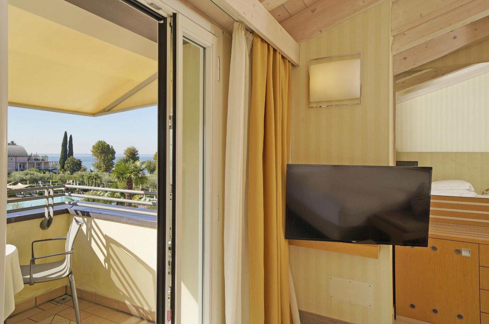 Comfort Double or Twin Room Balcony Lake View