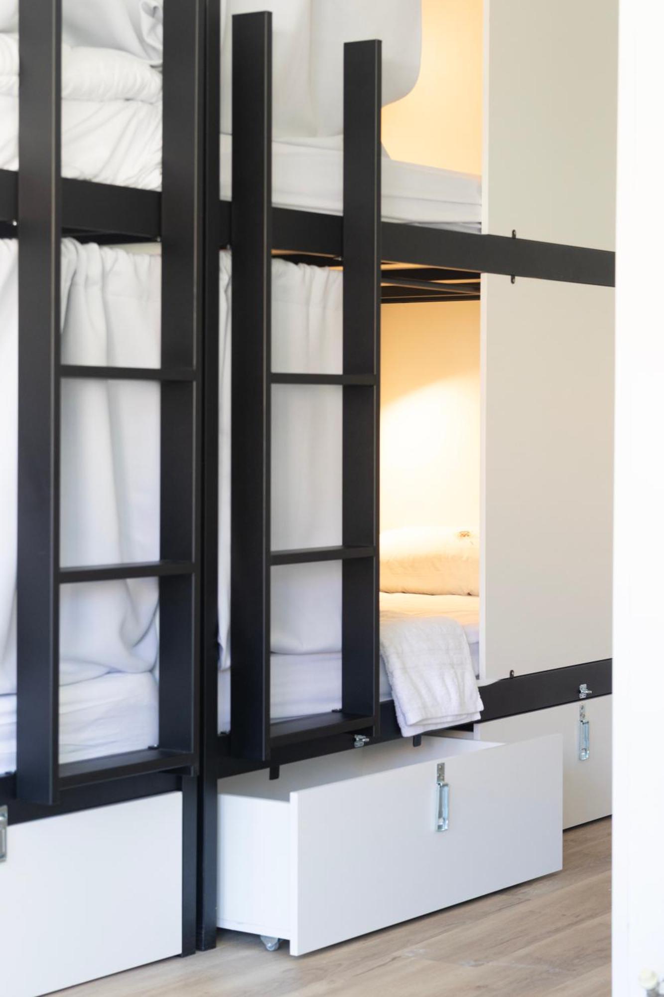 Bed 6-Bed Female Dormitory Room