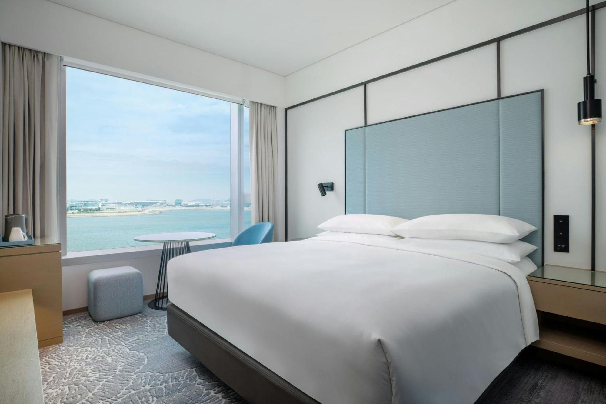 Traditional Ocean View Guest room 1 King