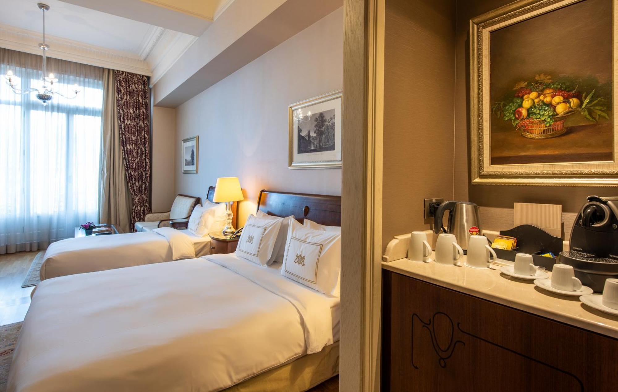 Grand Pera Triple Room