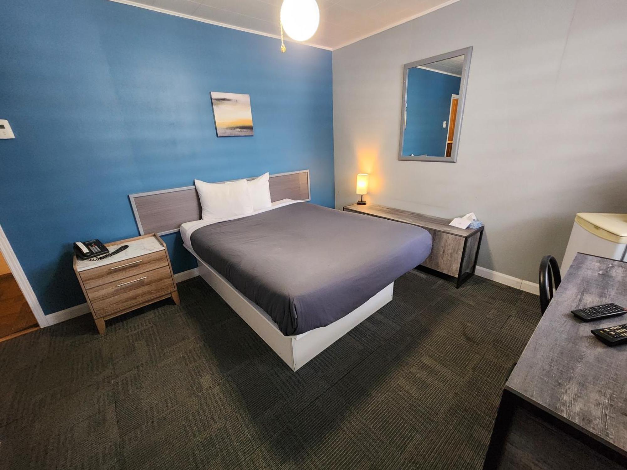 Double Room,1739430817:JPEG