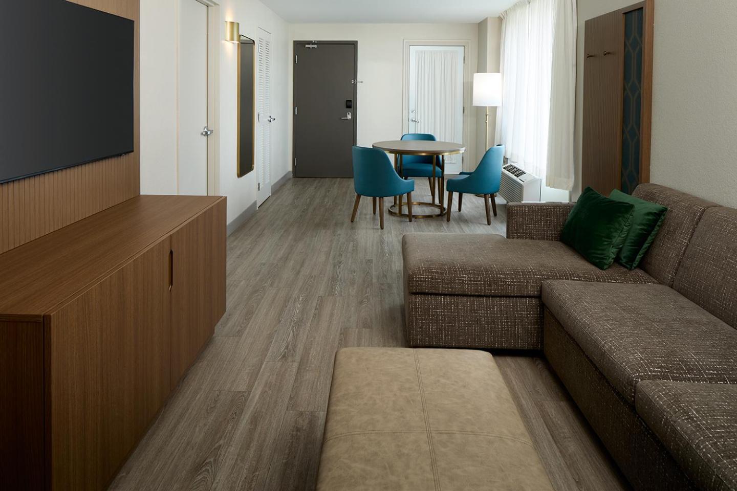 King Suite with Bath and Shower,1742639037:JPEG