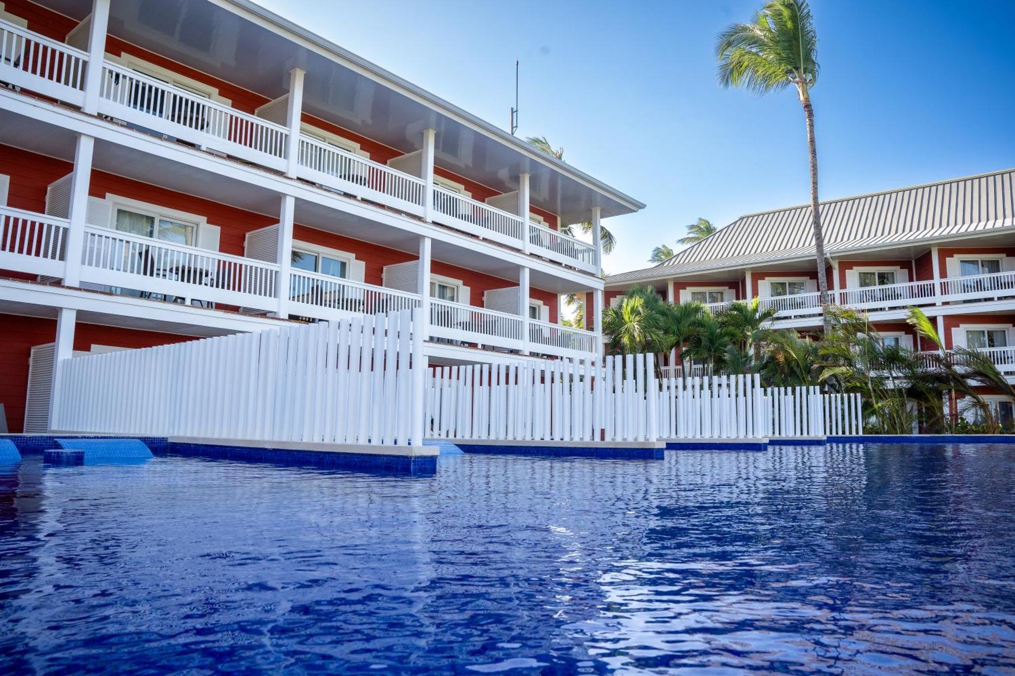 Superior Swim Up Premium Level