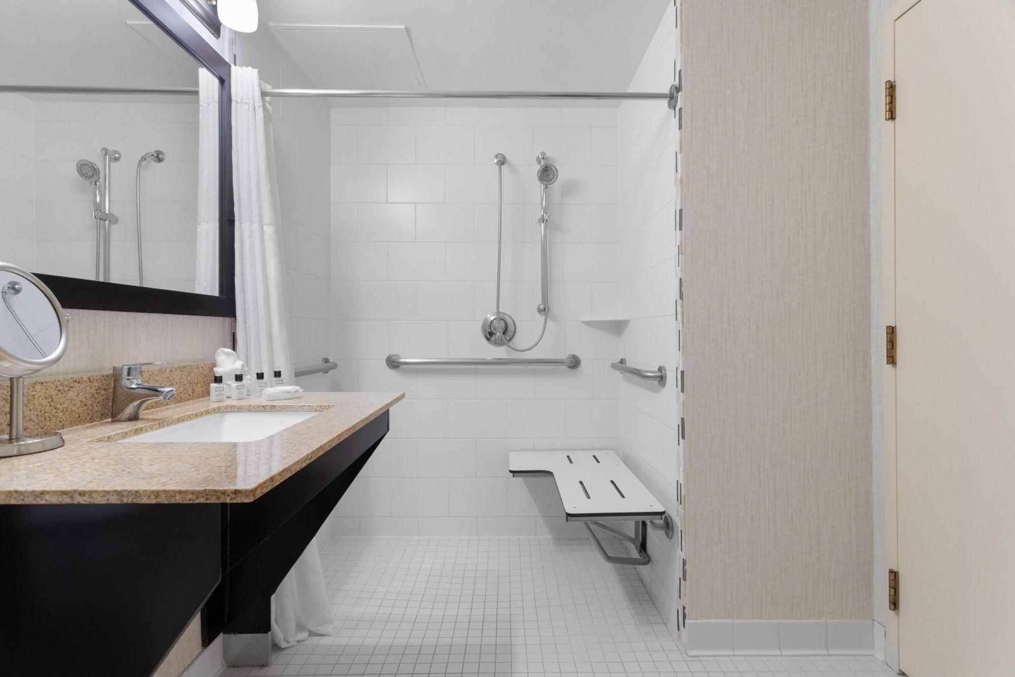 One-Bedroom King Suite with Roll In Shower - Mobility Accessible/Non-Smoking,1742697972:JPEG