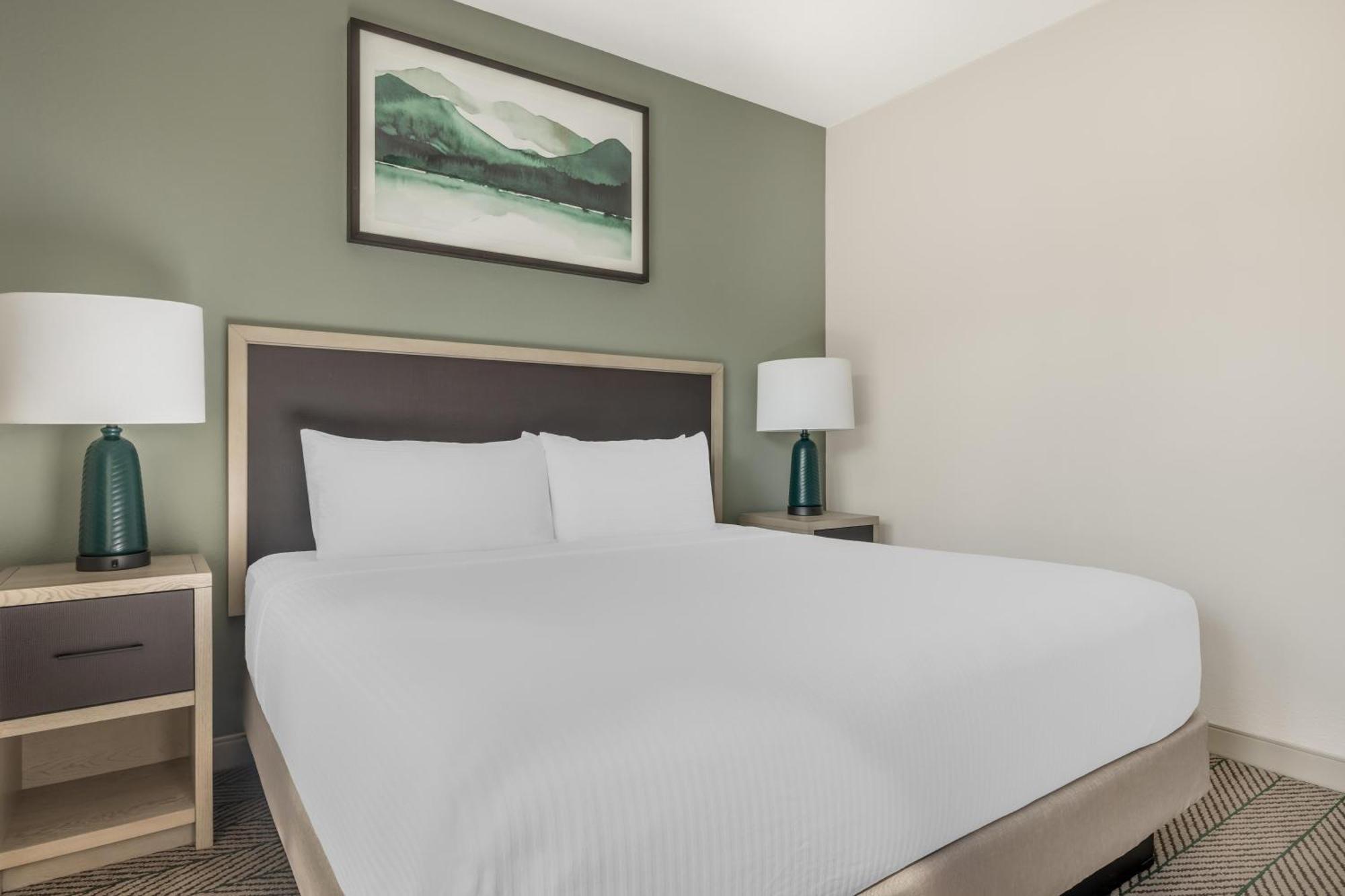 One-Bedroom King Suite with Sofa Bed,1742710740:JPEG