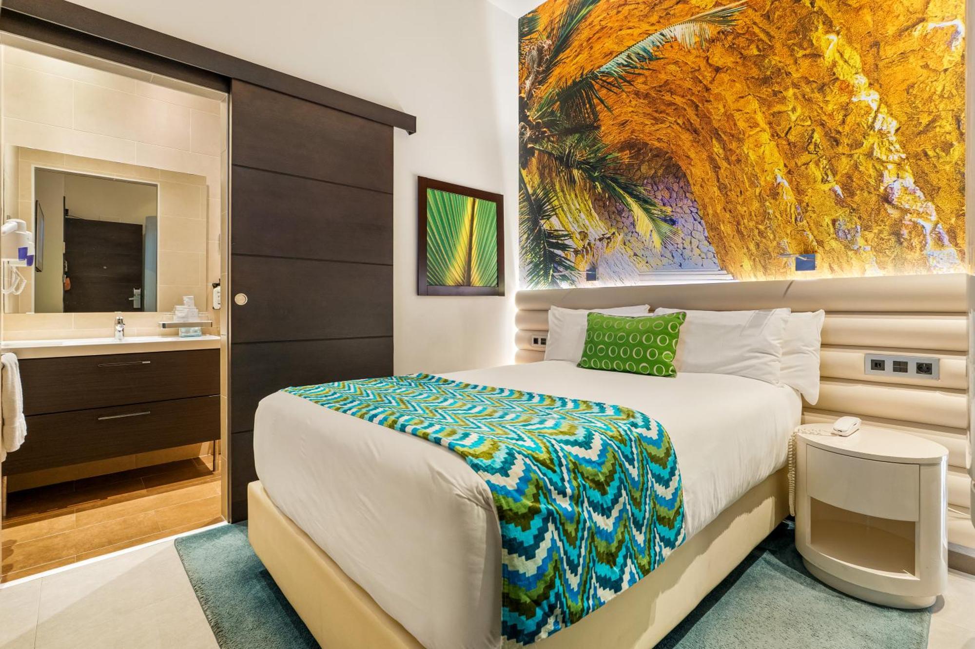 Standard Room,1742800075:JPEG