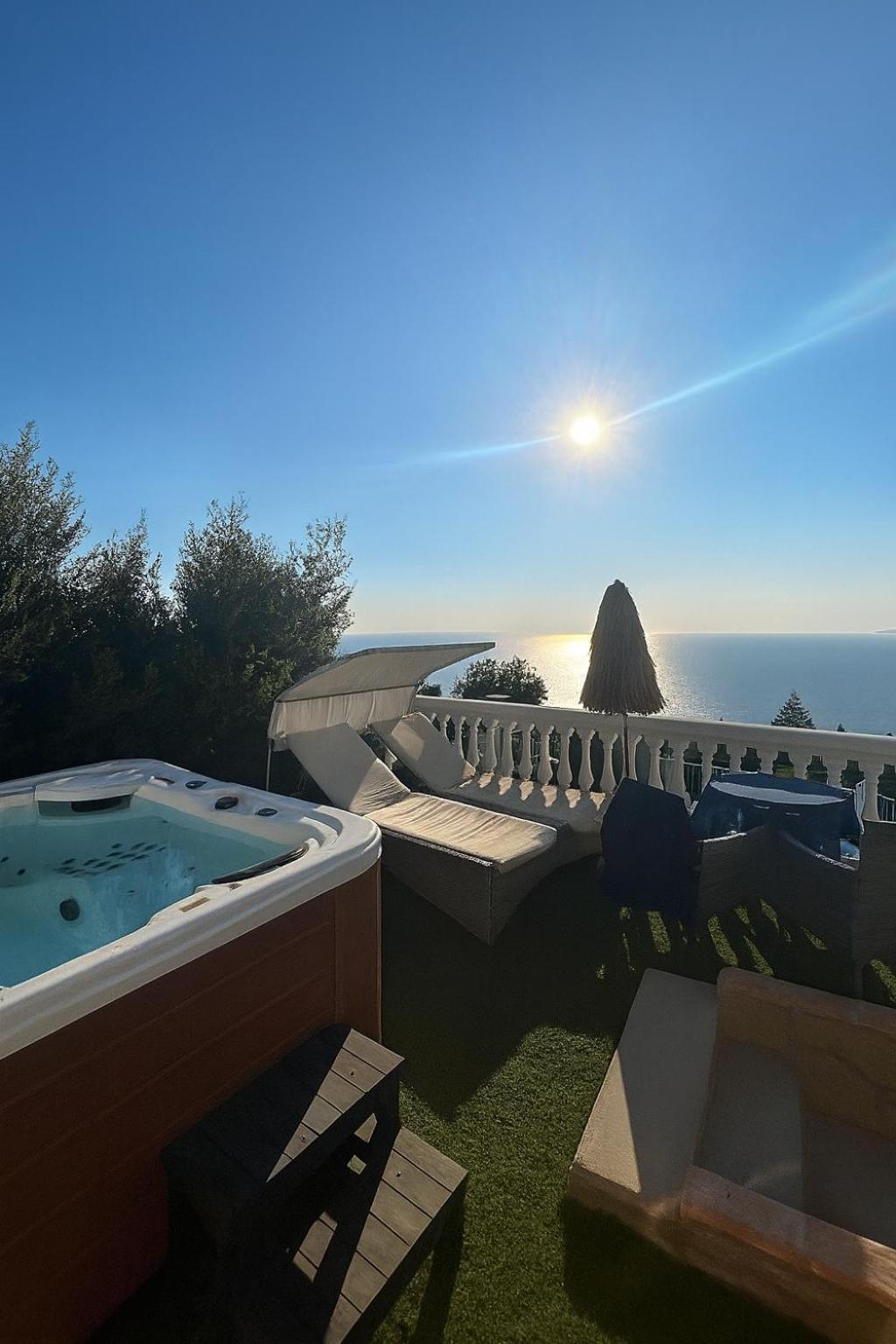 Deluxe Suite Spa Bath