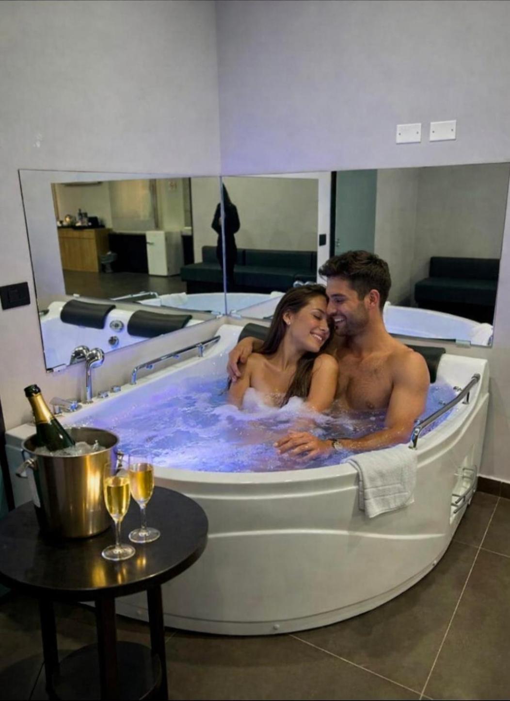 Deluxe Suite Spa Bath
