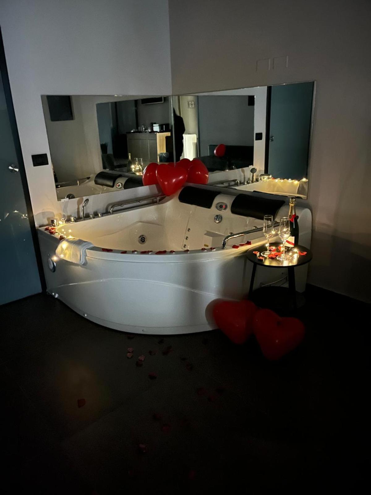 Deluxe Suite Spa Bath