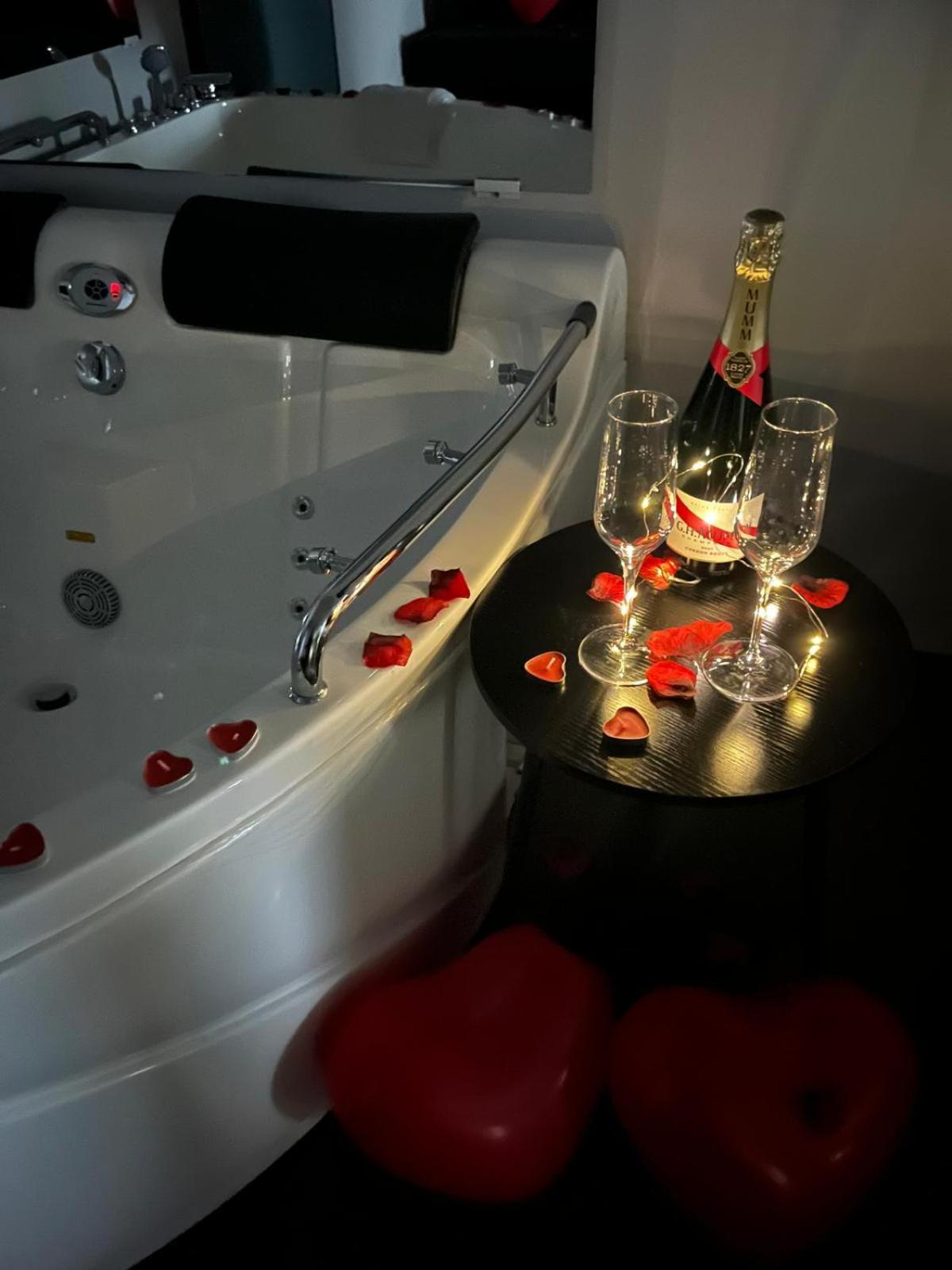 Deluxe Suite Spa Bath