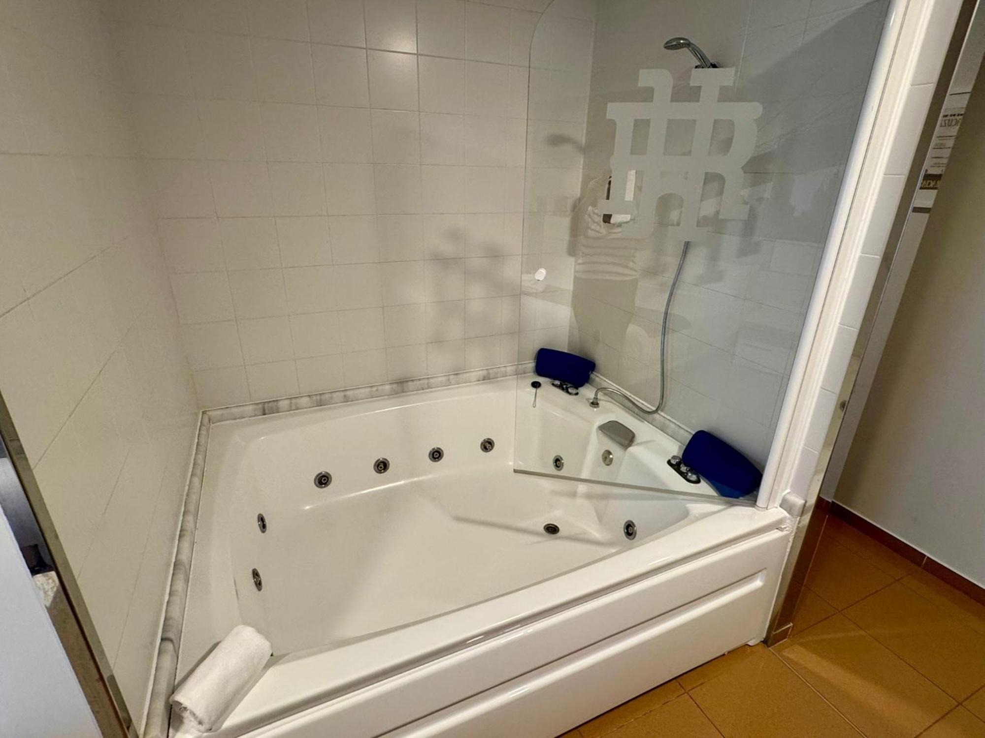King Room with Spa Bath,1747125111:JPEG
