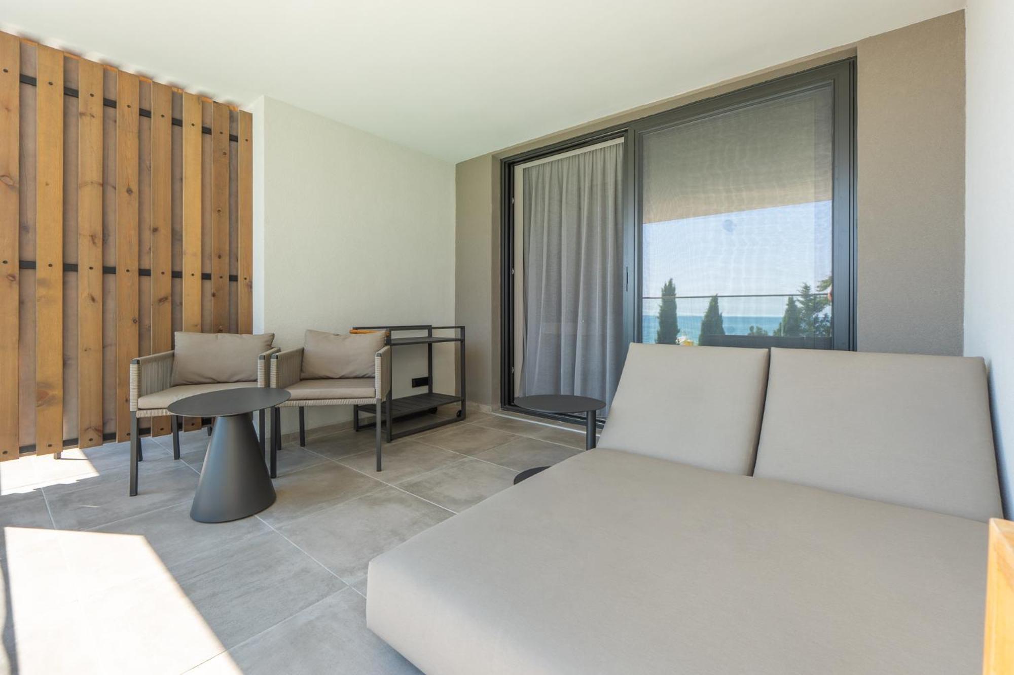 Deluxe STAR Bed Room Large Balcony unlimited access to Calma SPA Center