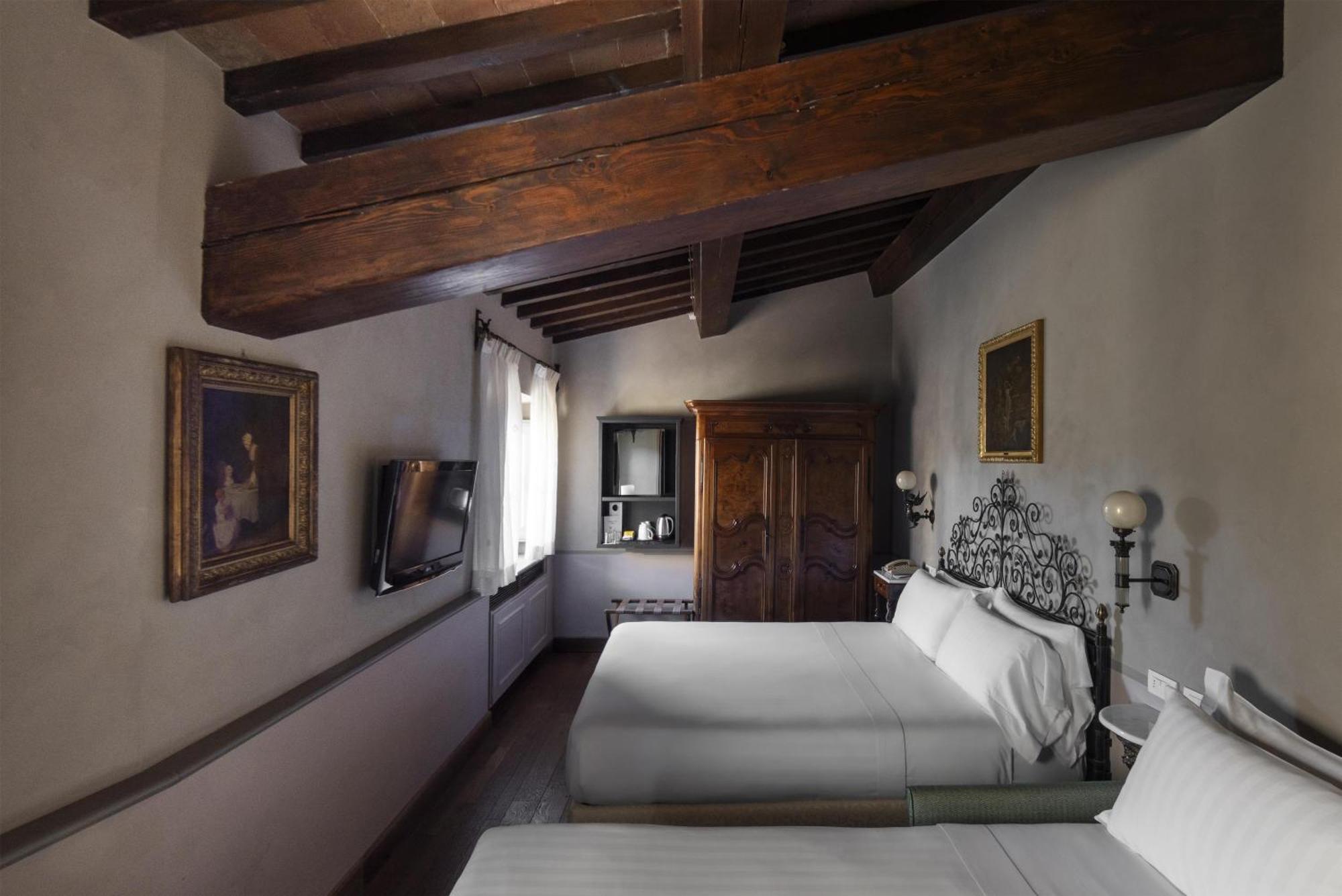 Classic Queen Room Single Bed