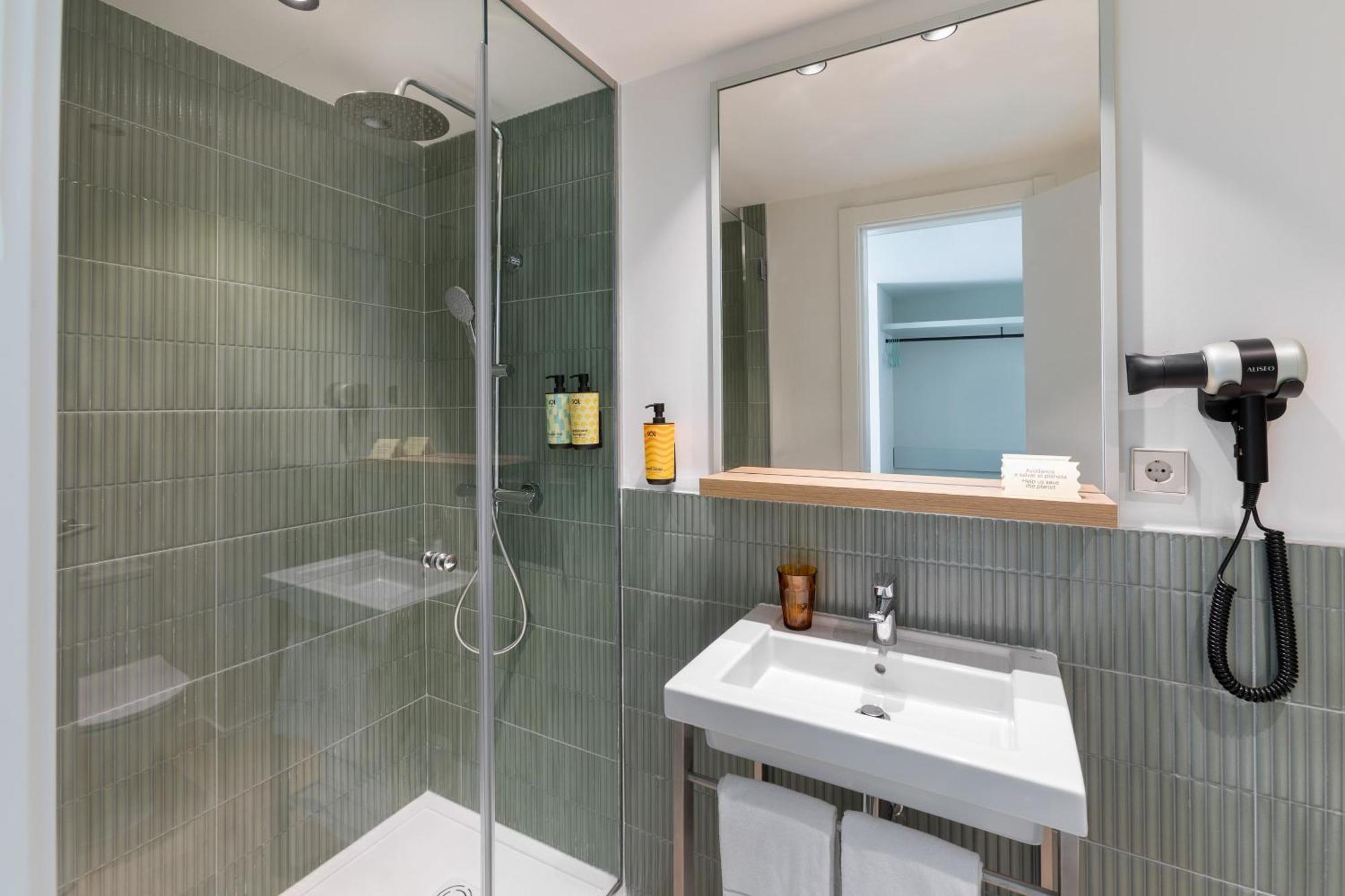 Sol Room,1758532658:JPEG