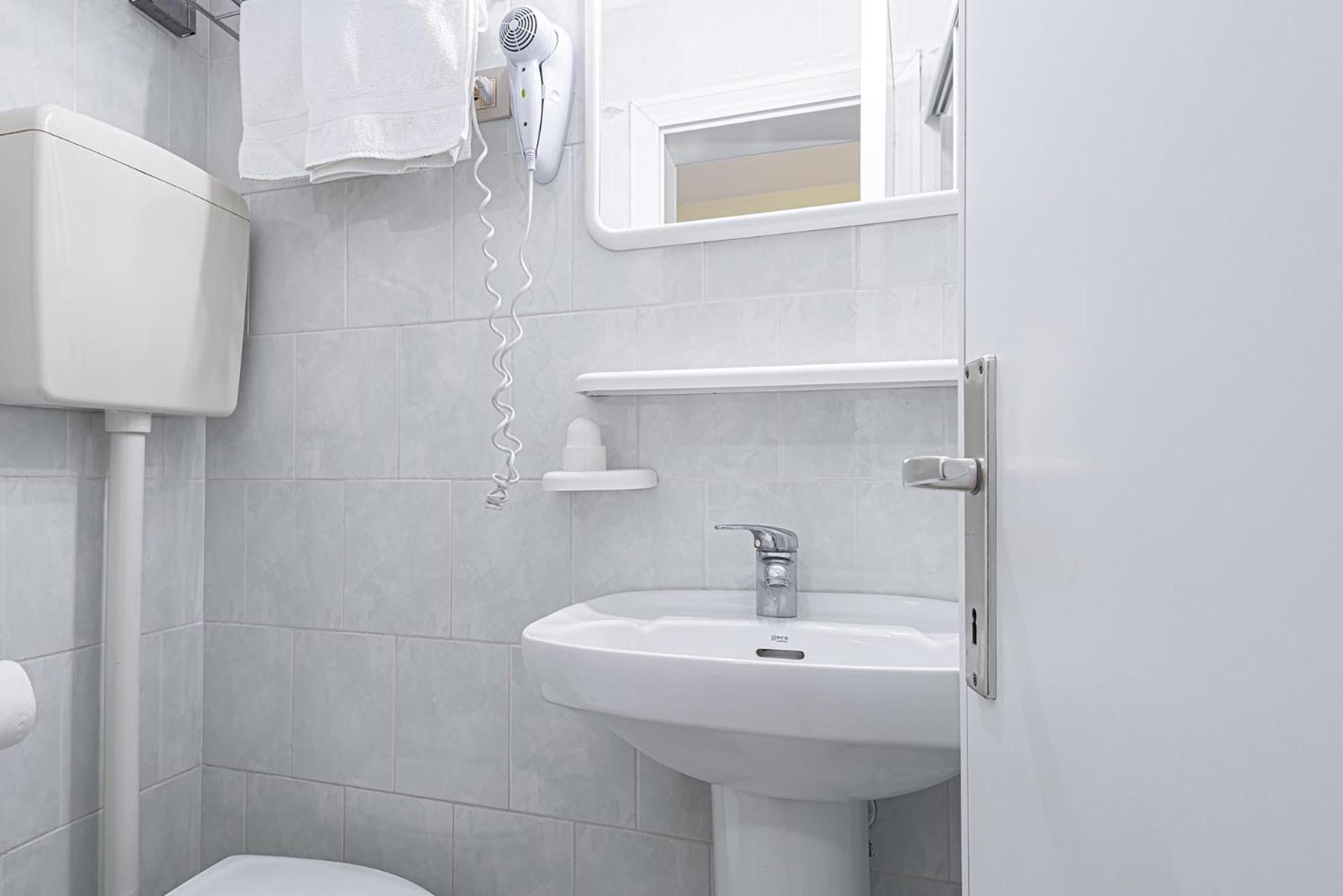 Standard Triple Room,1084759399:JPEG