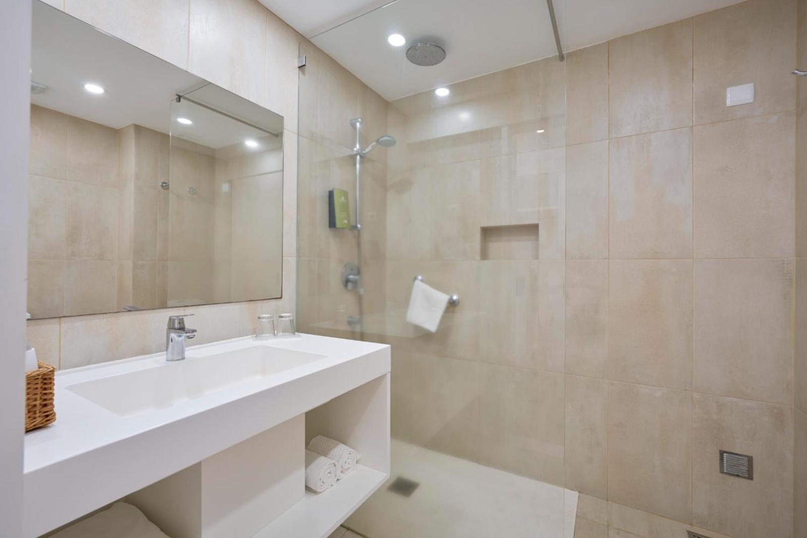 Superior Double or Twin Room with Sea View,1758584238:JPEG