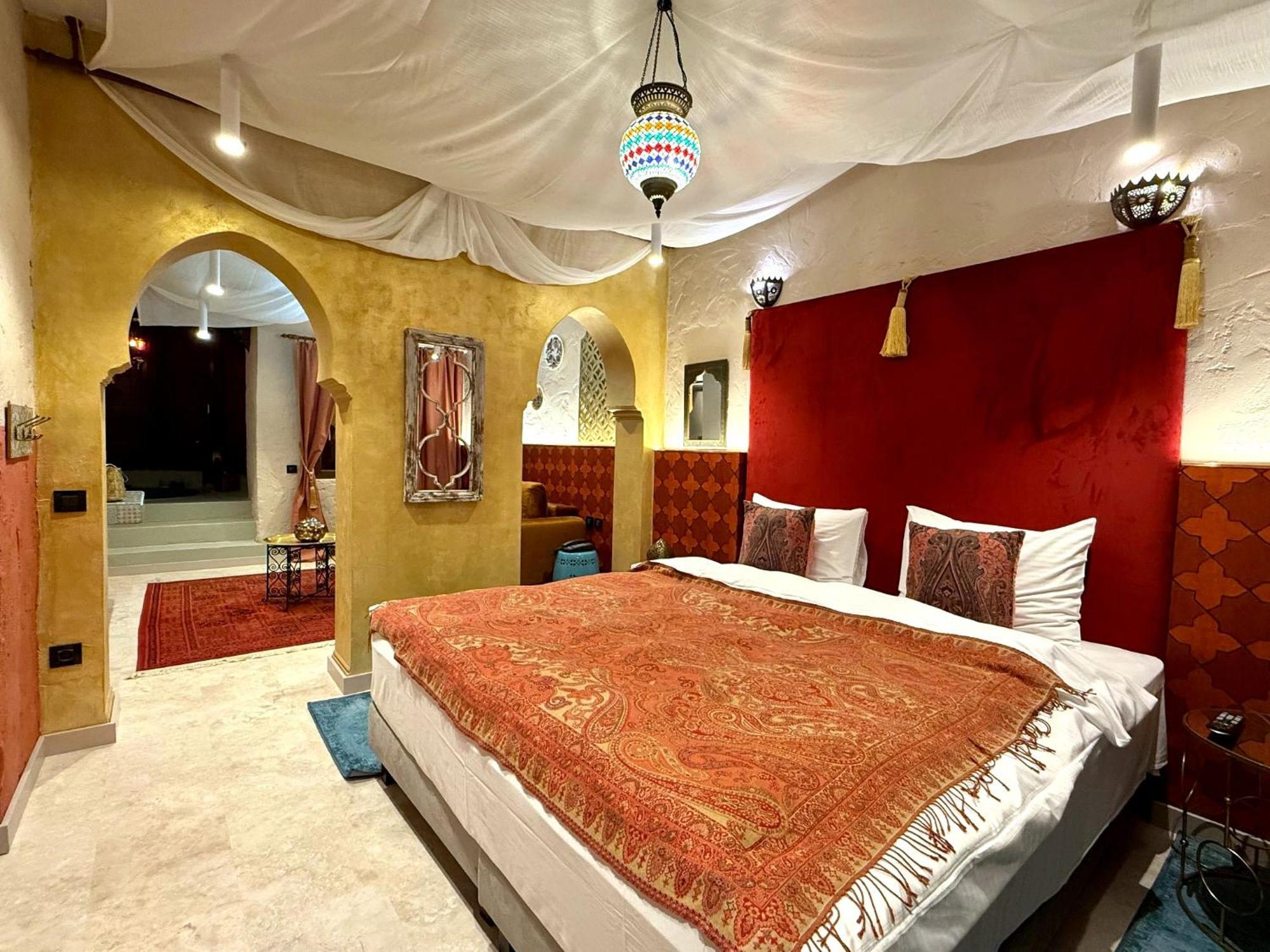 Queen Suite with Spa Bath